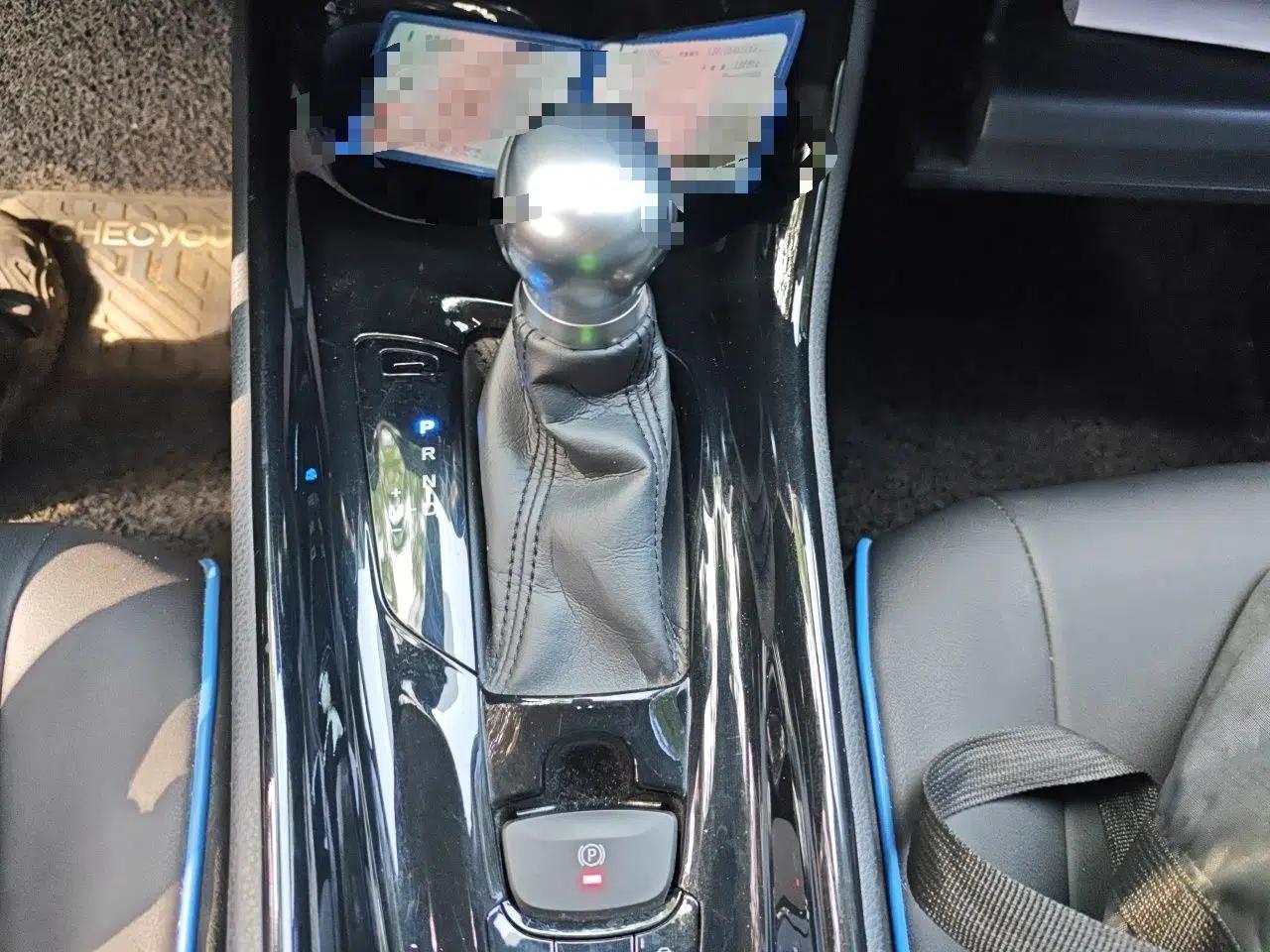 Toyota C-HR 2018 2.0L Leading Edition China VI — миниатюра 14