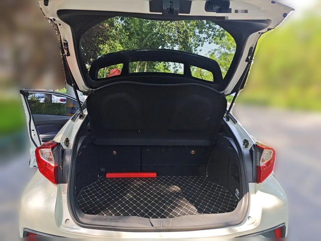 Toyota C-HR 2018 2.0L Leading Edition China VI — миниатюра 19