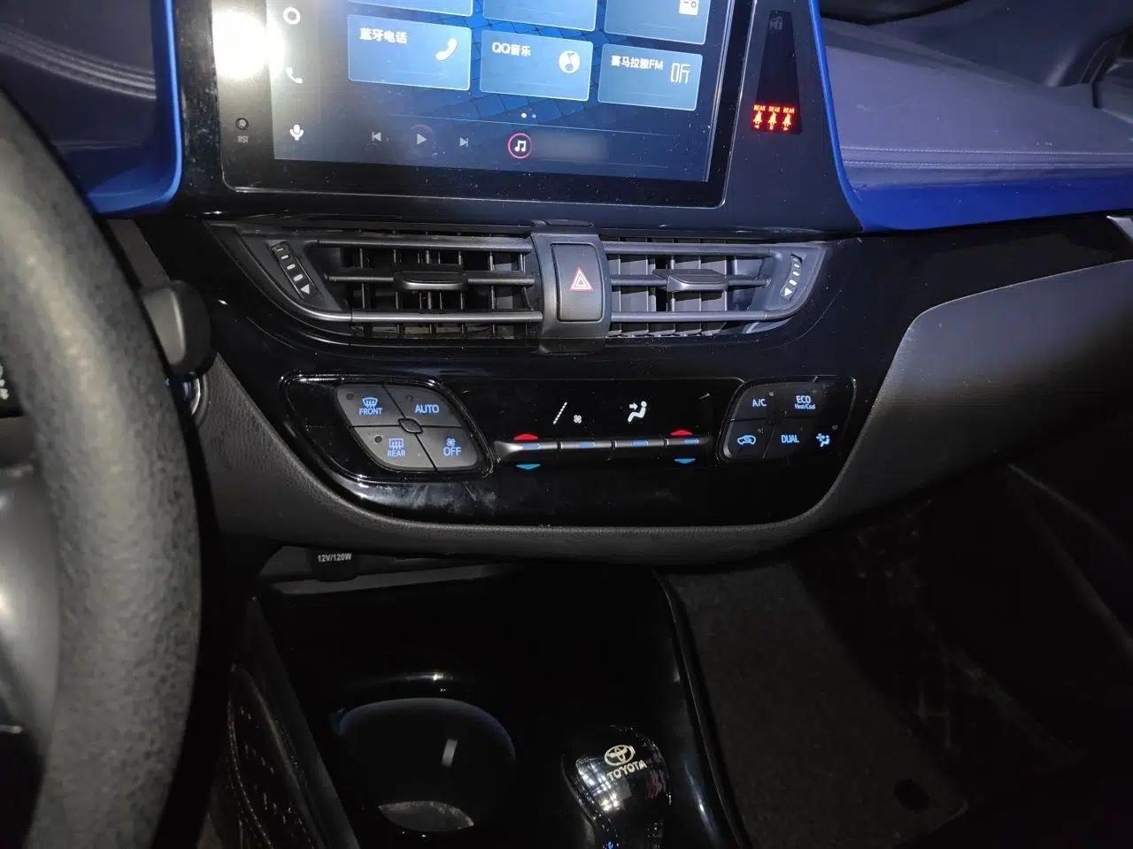 Toyota C-HR 2021 Dual-Motor 2.0L E-CVT Luxury Edition — миниатюра 12