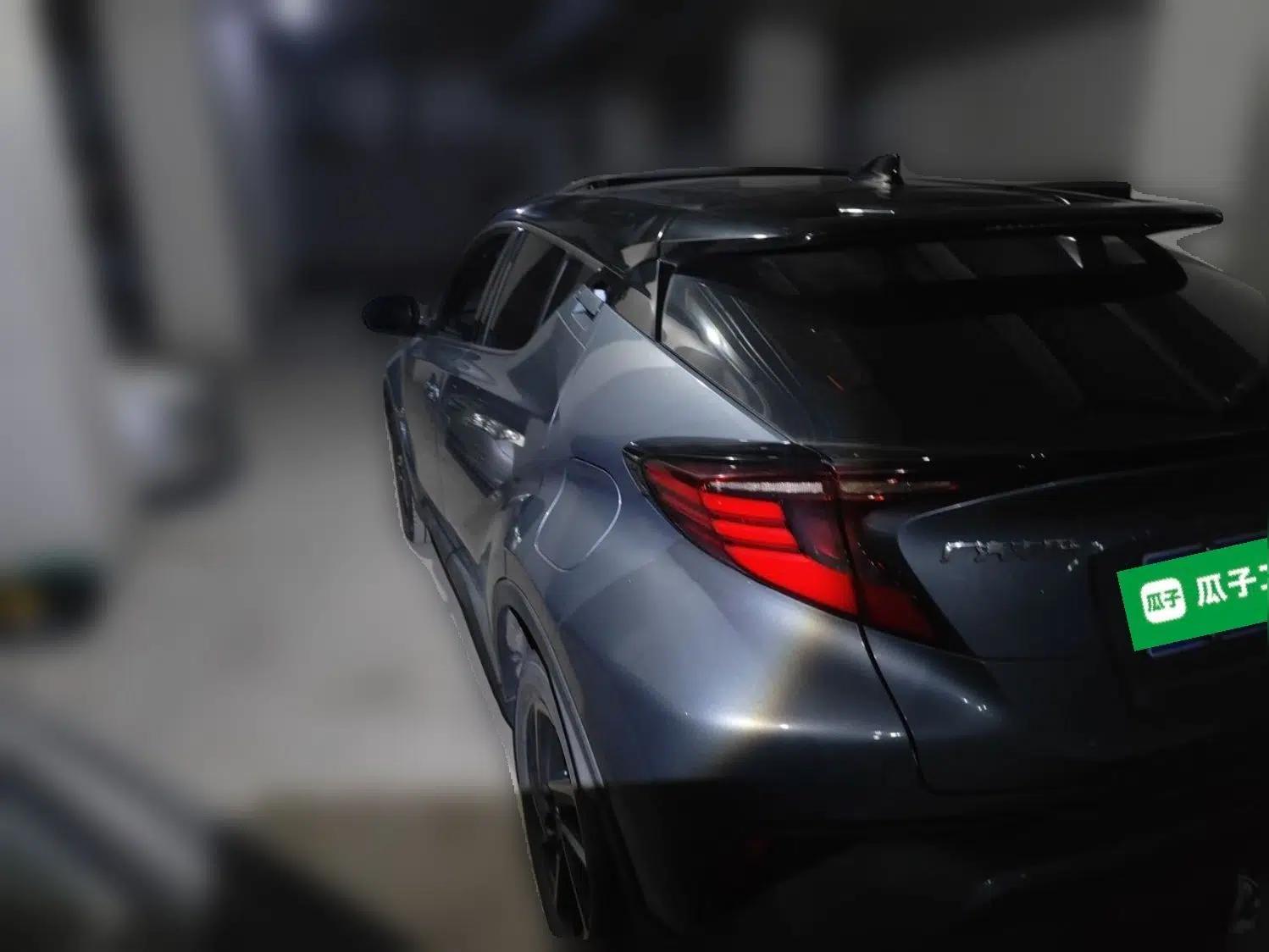 Toyota C-HR 2021 Dual-Motor 2.0L E-CVT Luxury Edition — миниатюра 4
