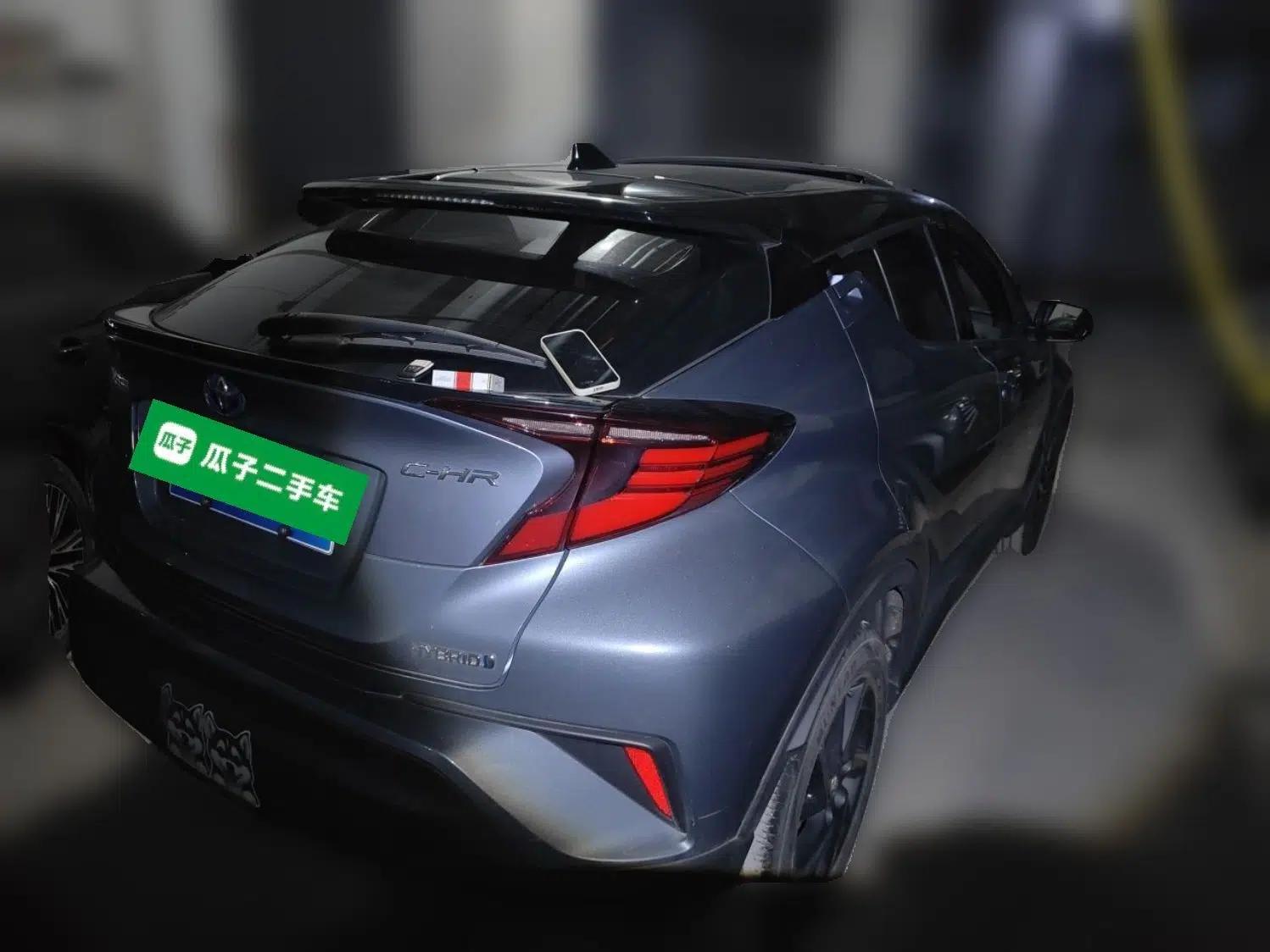 Toyota C-HR 2021 Dual-Motor 2.0L E-CVT Luxury Edition — миниатюра 6