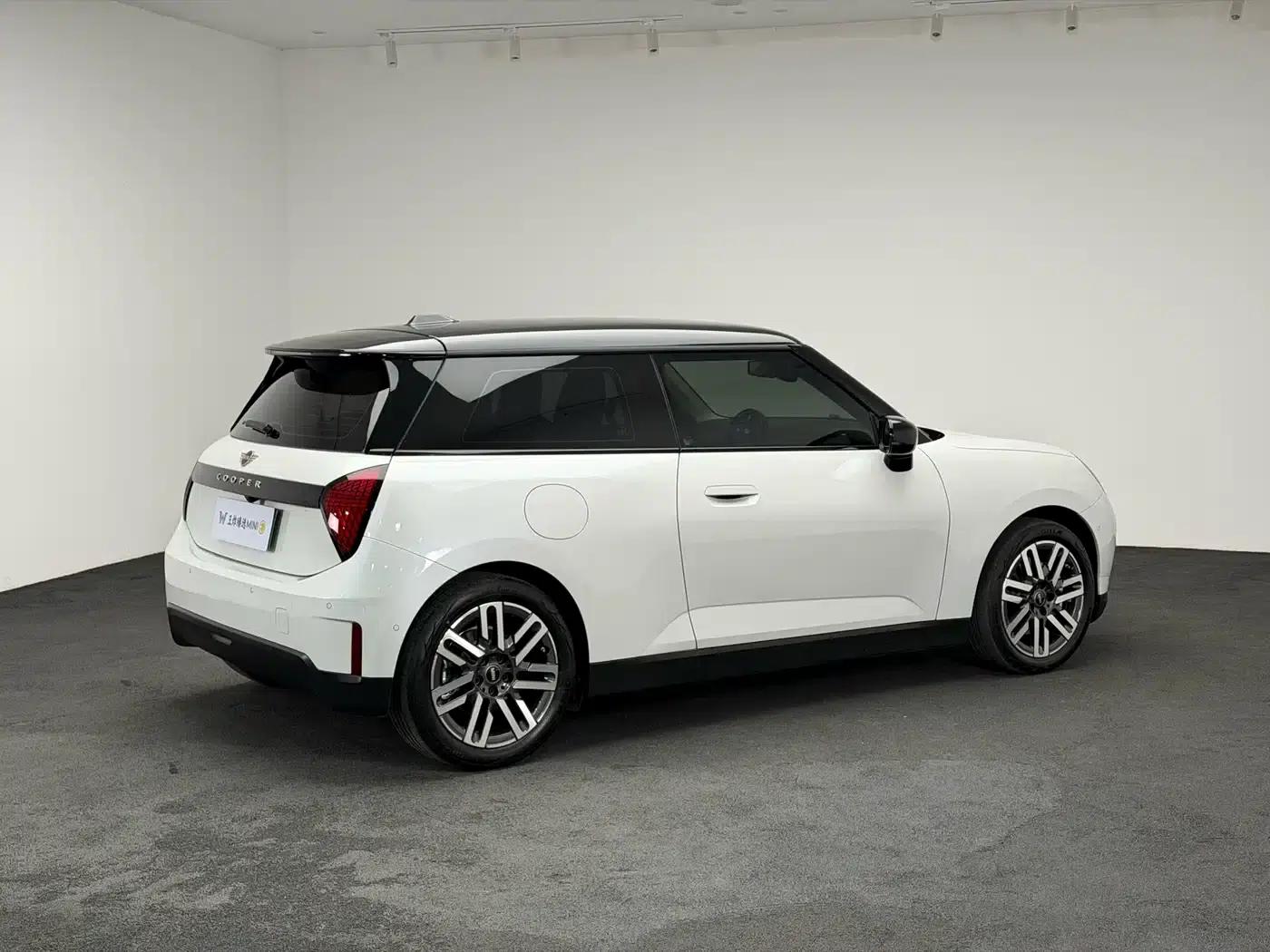 2025 Electric MINI Cooper (Facelift) - 466km/h - Classic Style — миниатюра 10