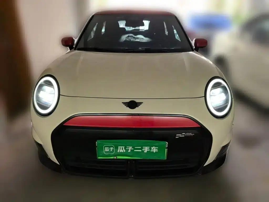 2024 Electric MINI Cooper SE Racer (452km) — миниатюра 24