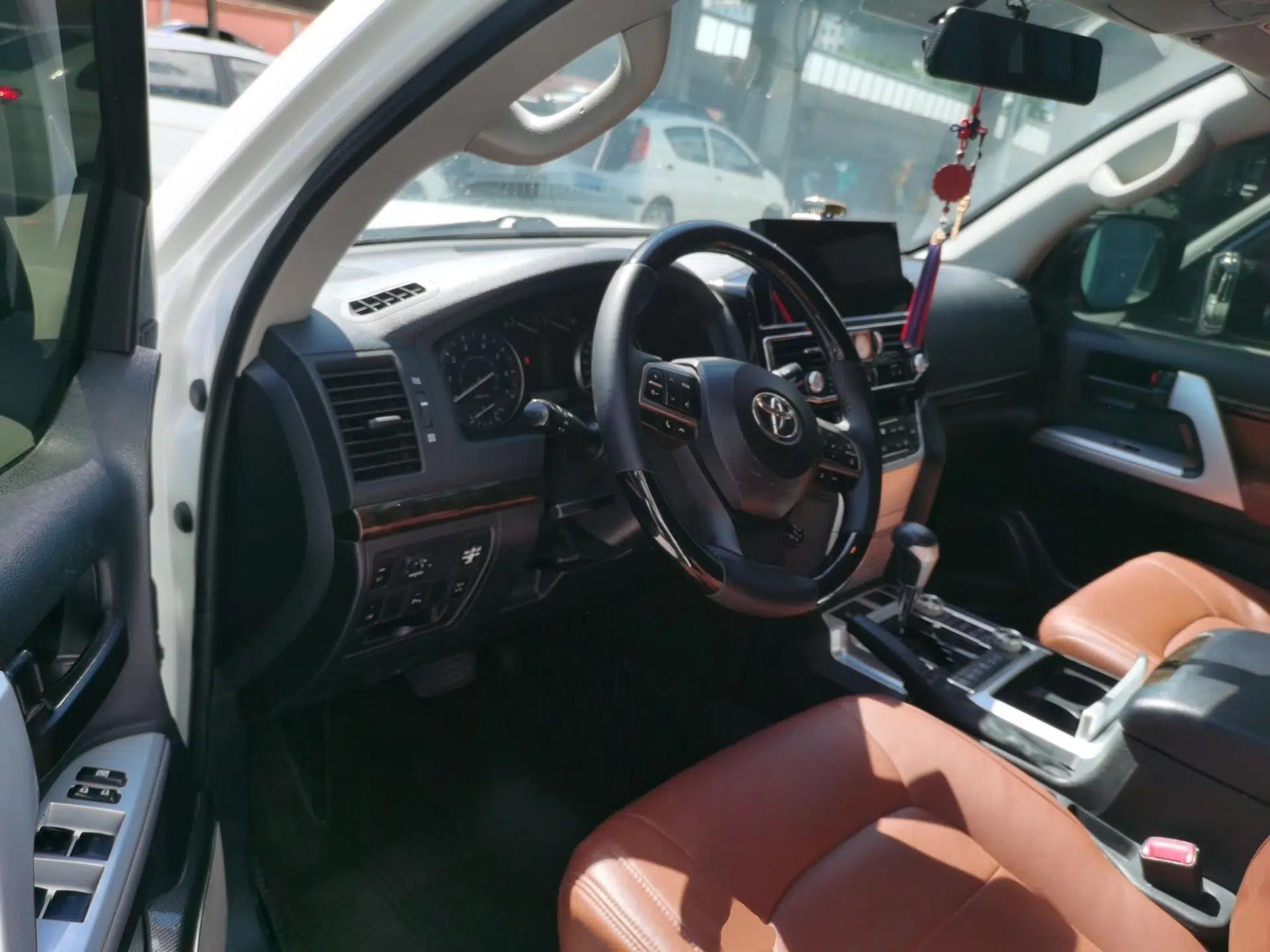 Toyota Land Cruiser 2015 model, automatic transmission, 5 seats, 4.0L (parallel import) — миниатюра 16