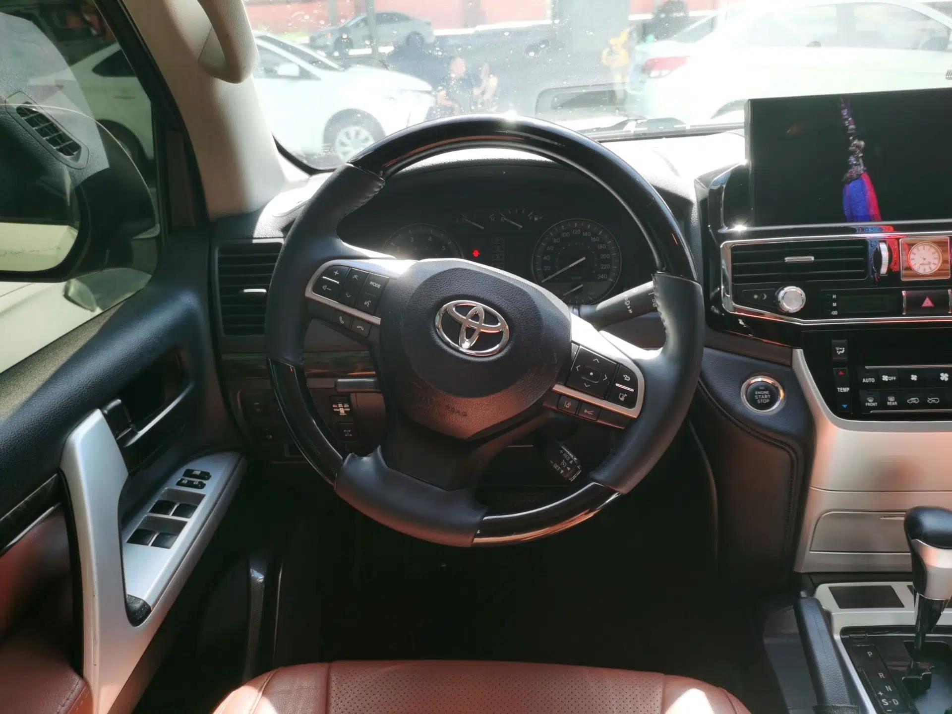 Toyota Land Cruiser 2015 model, automatic transmission, 5 seats, 4.0L (parallel import) — миниатюра 10