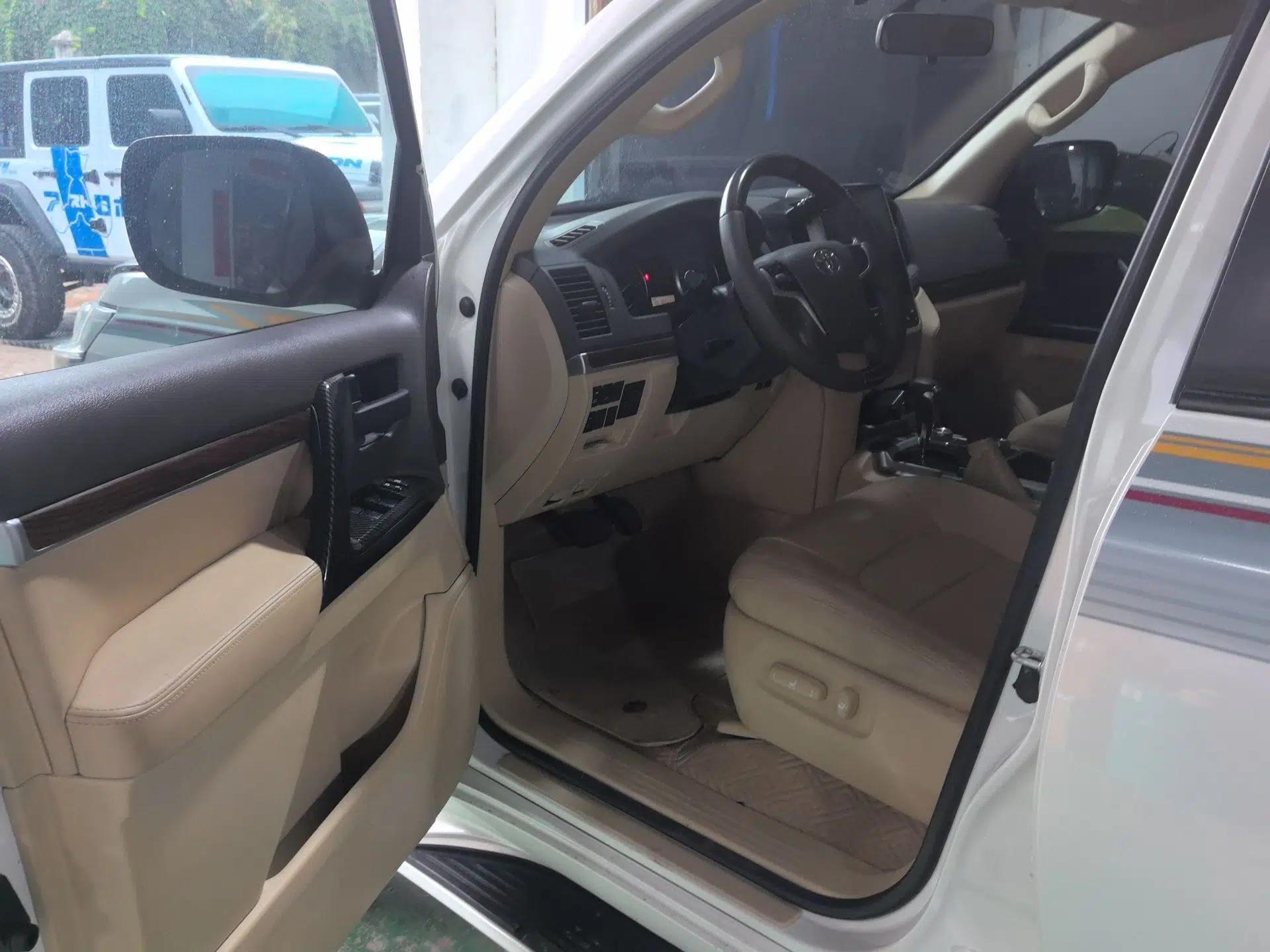 Toyota Land Cruiser 2017 4.0L Automatic Parallel Import — миниатюра 16