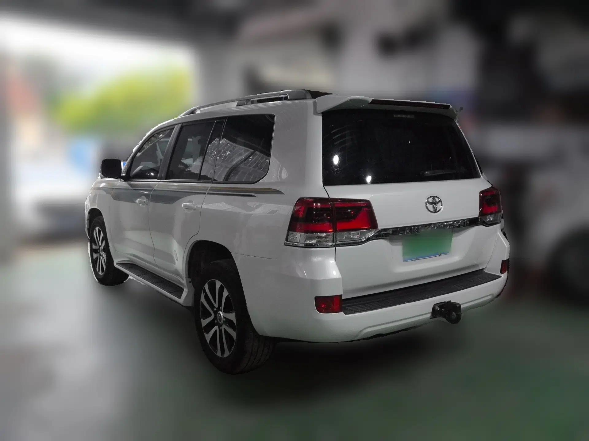 Toyota Land Cruiser 2017 4.0L Automatic Parallel Import — миниатюра 4