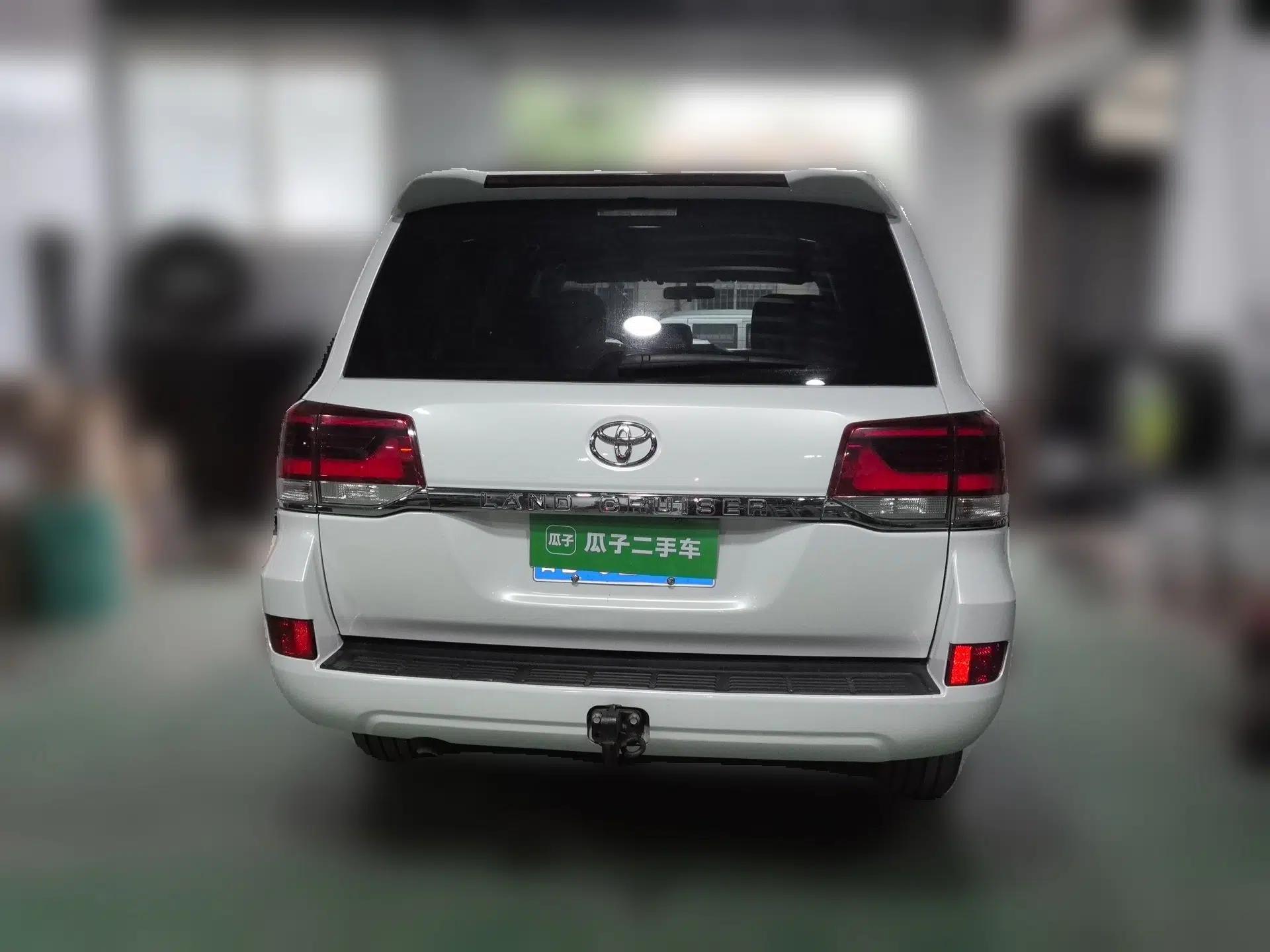 Toyota Land Cruiser 2017 4.0L Automatic Parallel Import — миниатюра 5