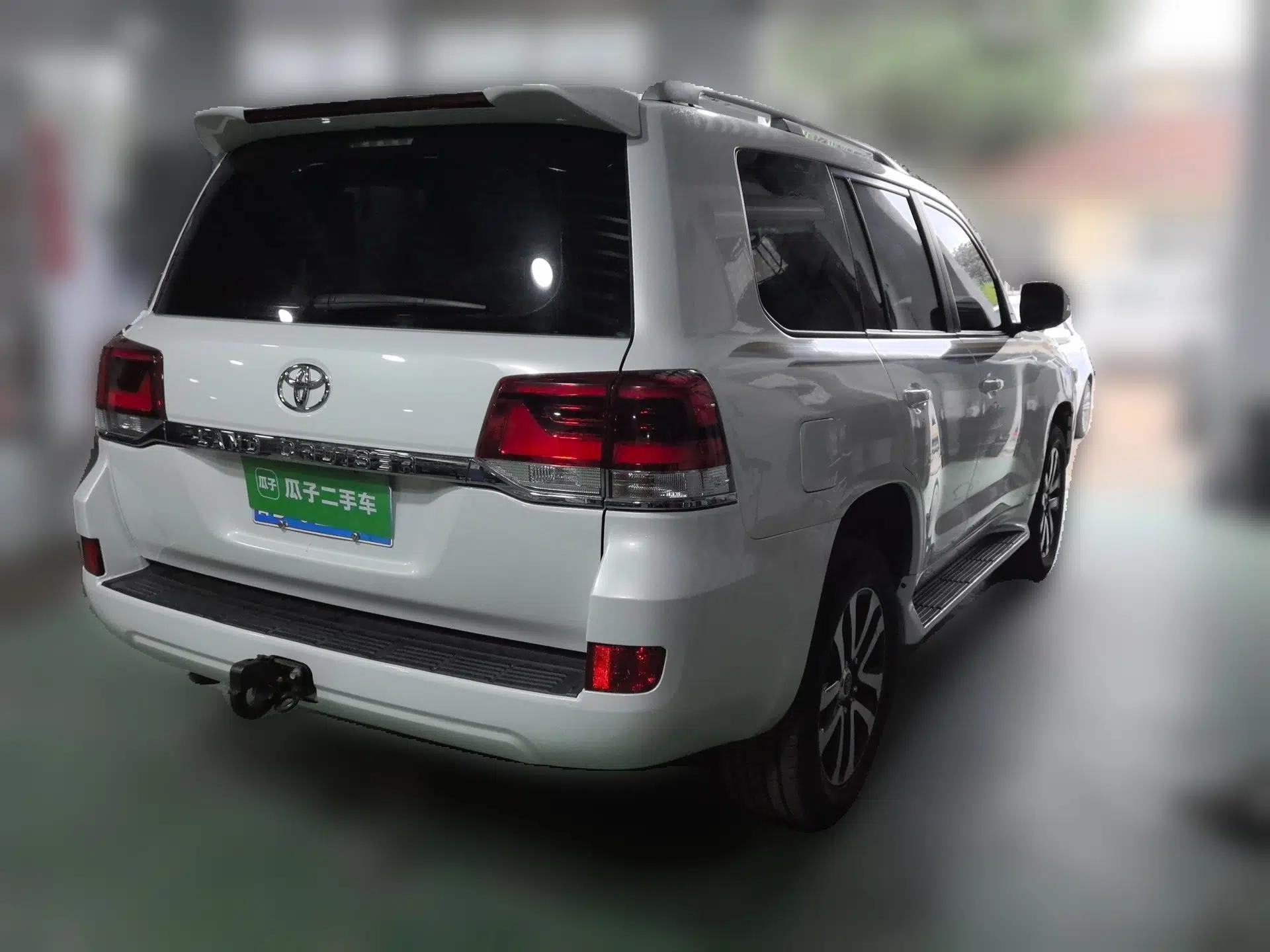 Toyota Land Cruiser 2017 4.0L Automatic Parallel Import — миниатюра 6