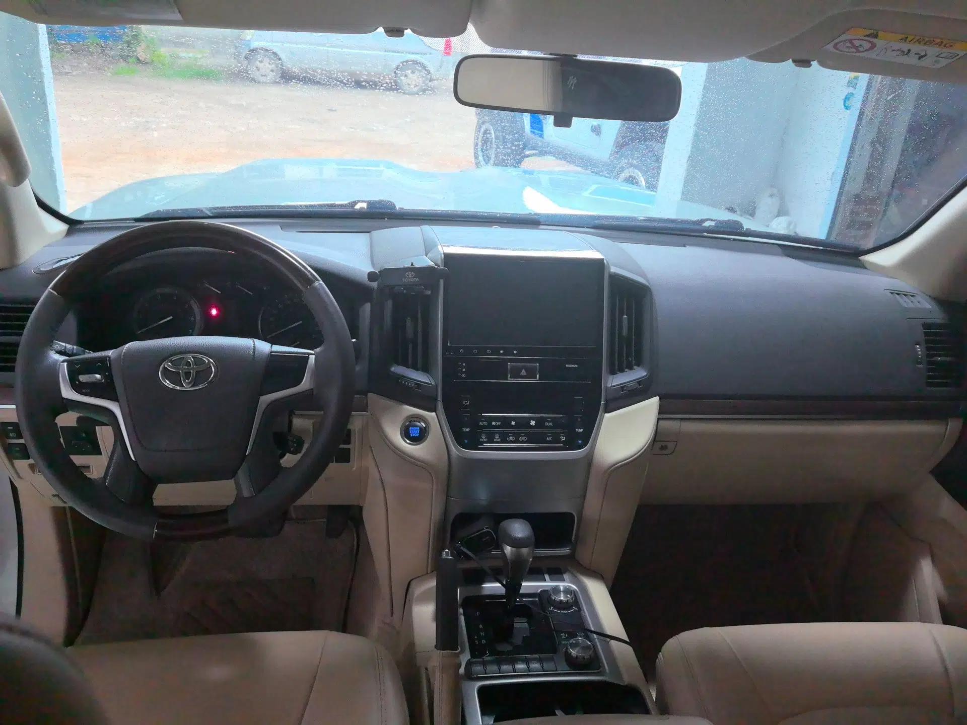 Toyota Land Cruiser 2017 4.0L Automatic Parallel Import — миниатюра 9