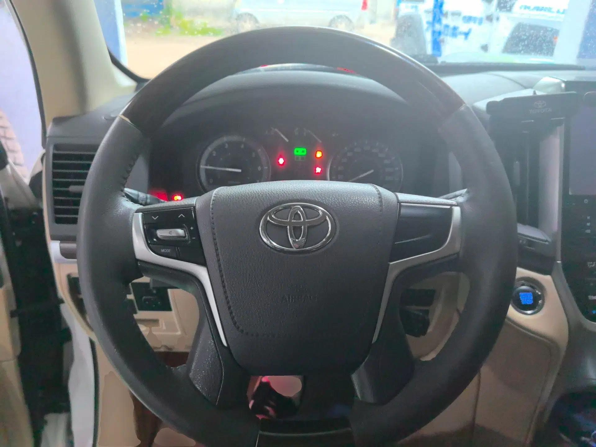 Toyota Land Cruiser 2017 4.0L Automatic Parallel Import — миниатюра 10