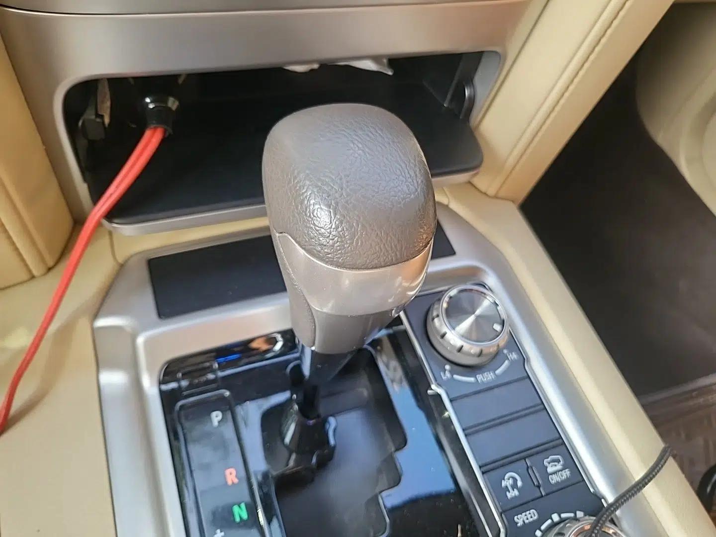 Toyota Land Cruiser Land Cruiser (parallel import) 4.0L, 5 seats, gasoline — миниатюра 14