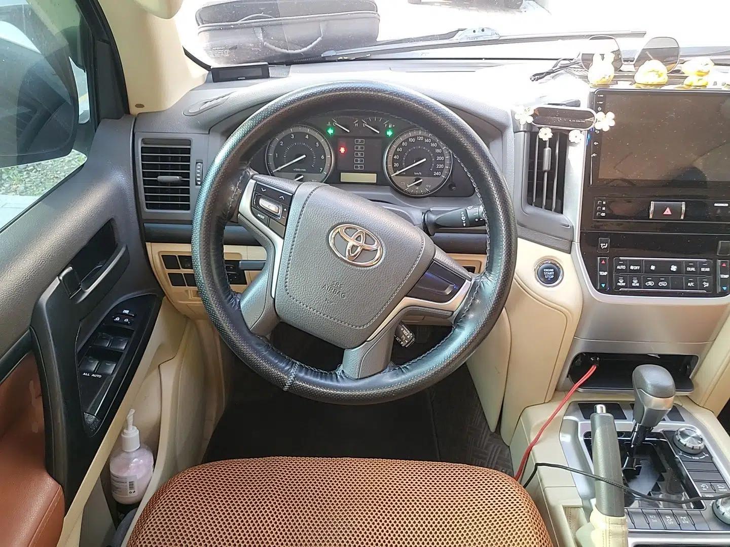 Toyota Land Cruiser Land Cruiser (parallel import) 4.0L, 5 seats, gasoline — миниатюра 10