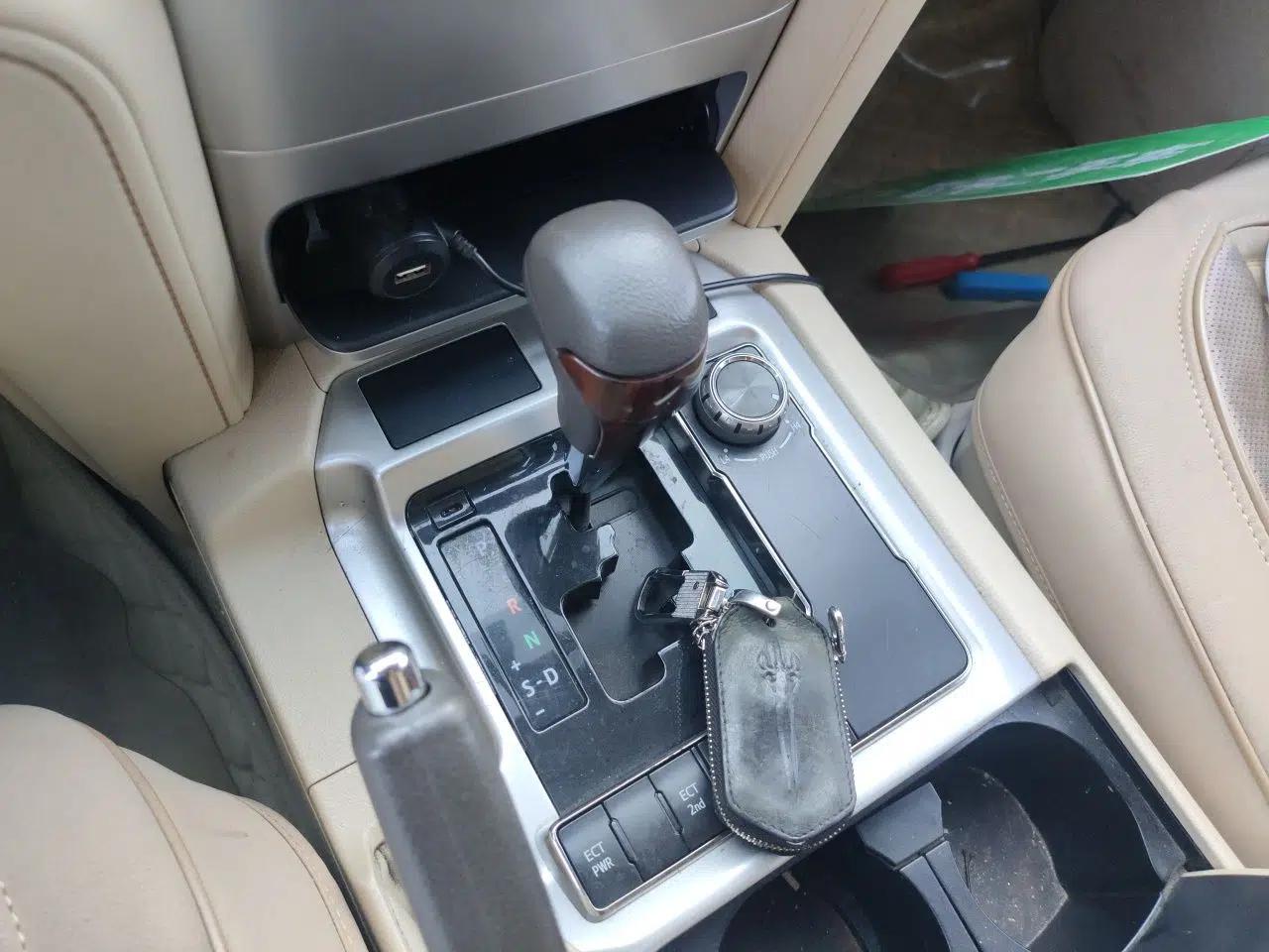 Toyota Land Cruiser 2016 4.0L GX 5-Seater U.S. Specification — миниатюра 14
