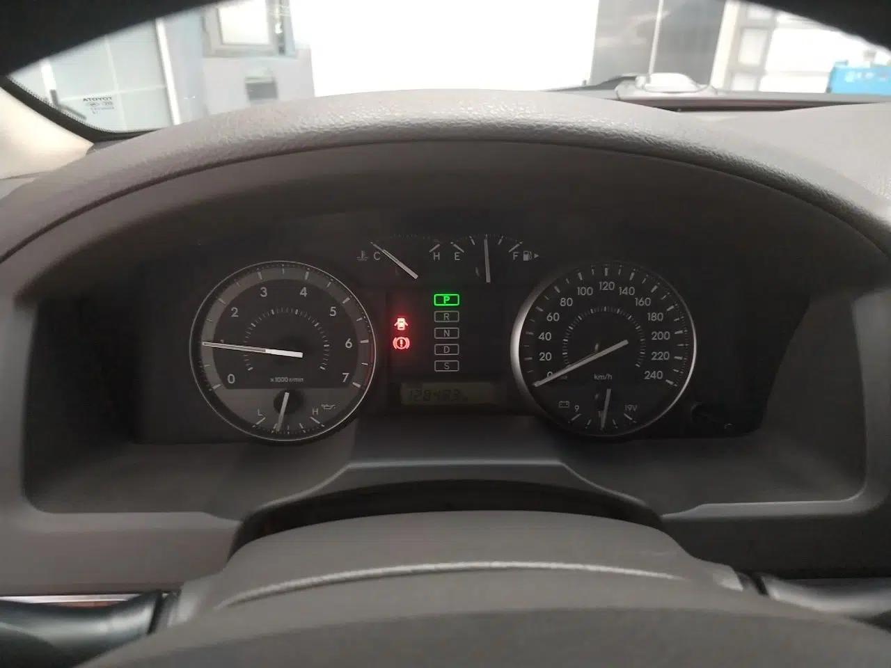 Toyota Land Cruiser 2012 4.0L Automatic VX — миниатюра 11