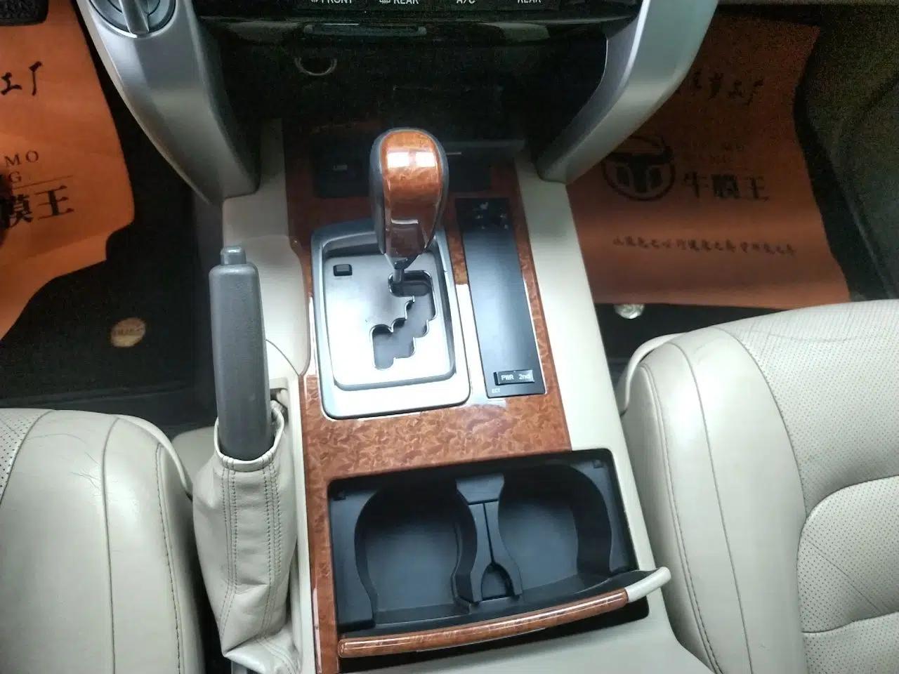 Toyota Land Cruiser 2012 4.0L Automatic VX — миниатюра 14