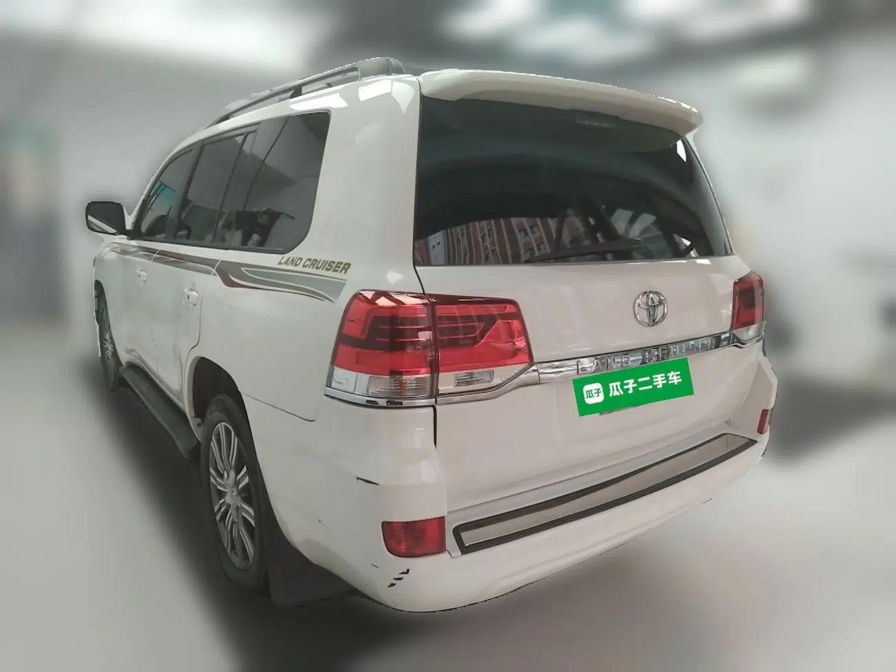 Toyota Land Cruiser 2012 4.0L Automatic VX — миниатюра 4