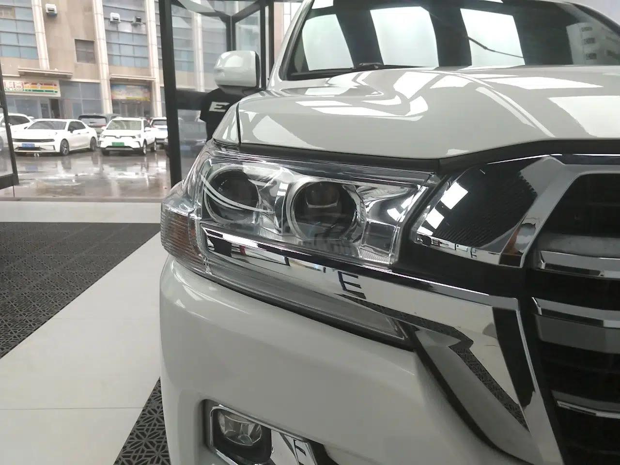 Toyota Land Cruiser 2012 4.0L Automatic VX — миниатюра 7