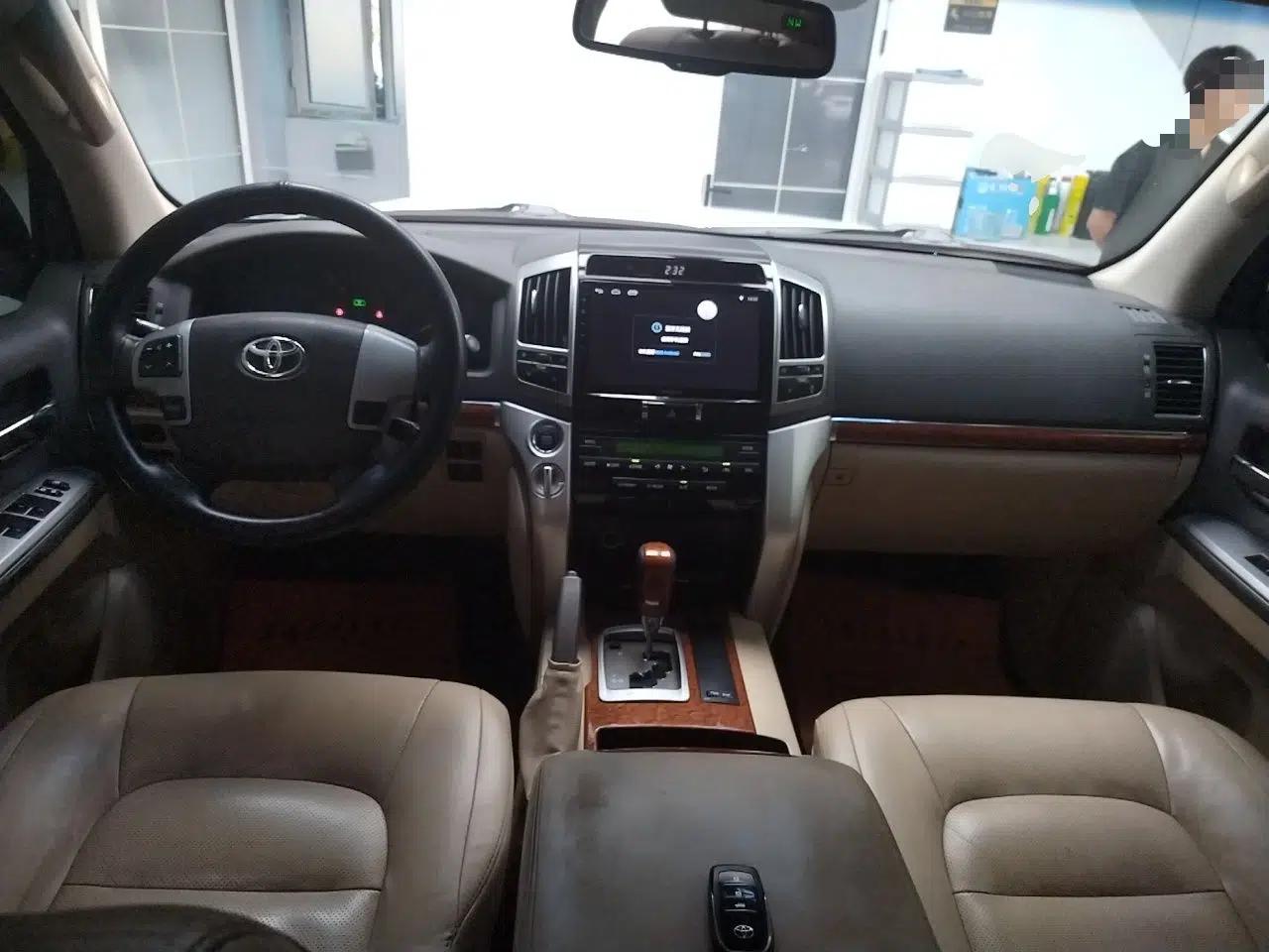 Toyota Land Cruiser 2012 4.0L Automatic VX — миниатюра 9