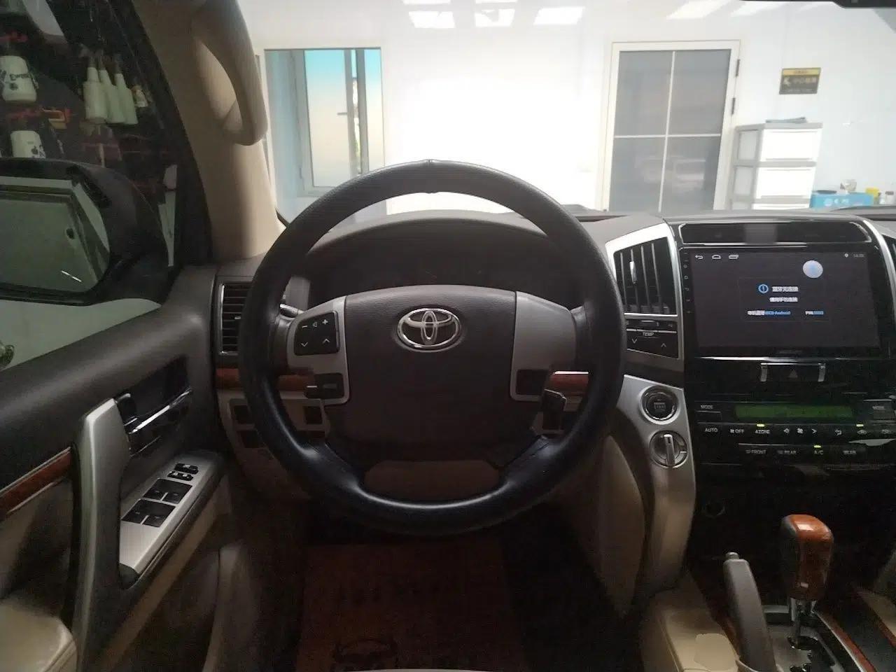 Toyota Land Cruiser 2012 4.0L Automatic VX — миниатюра 10