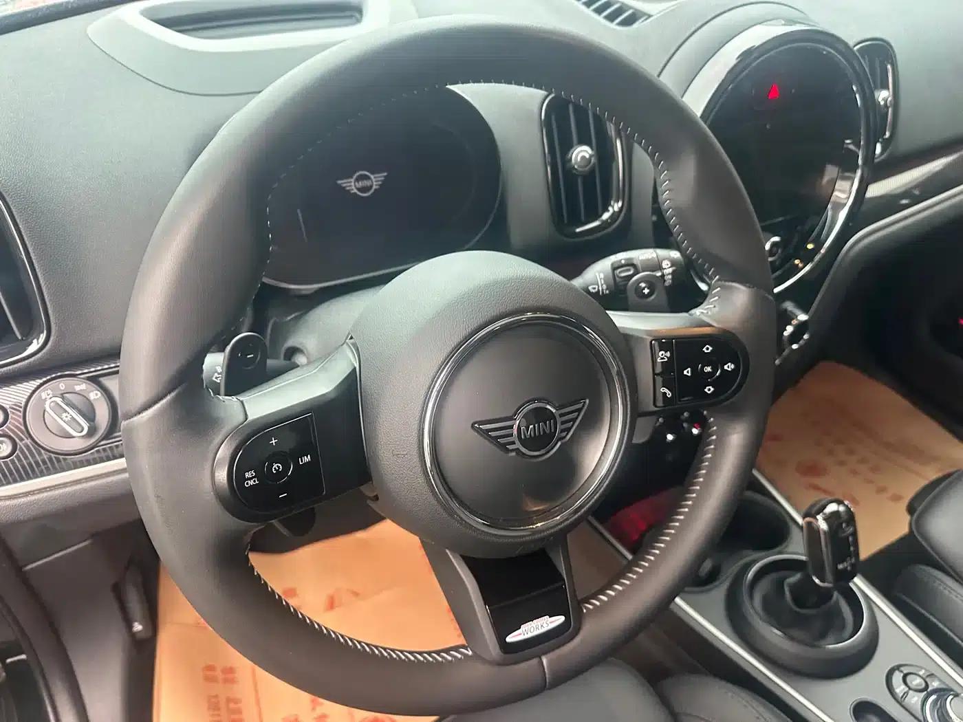 MINI JCW COUNTRYMAN 2023 2.0T JOHN COOPER WORKS — миниатюра 6