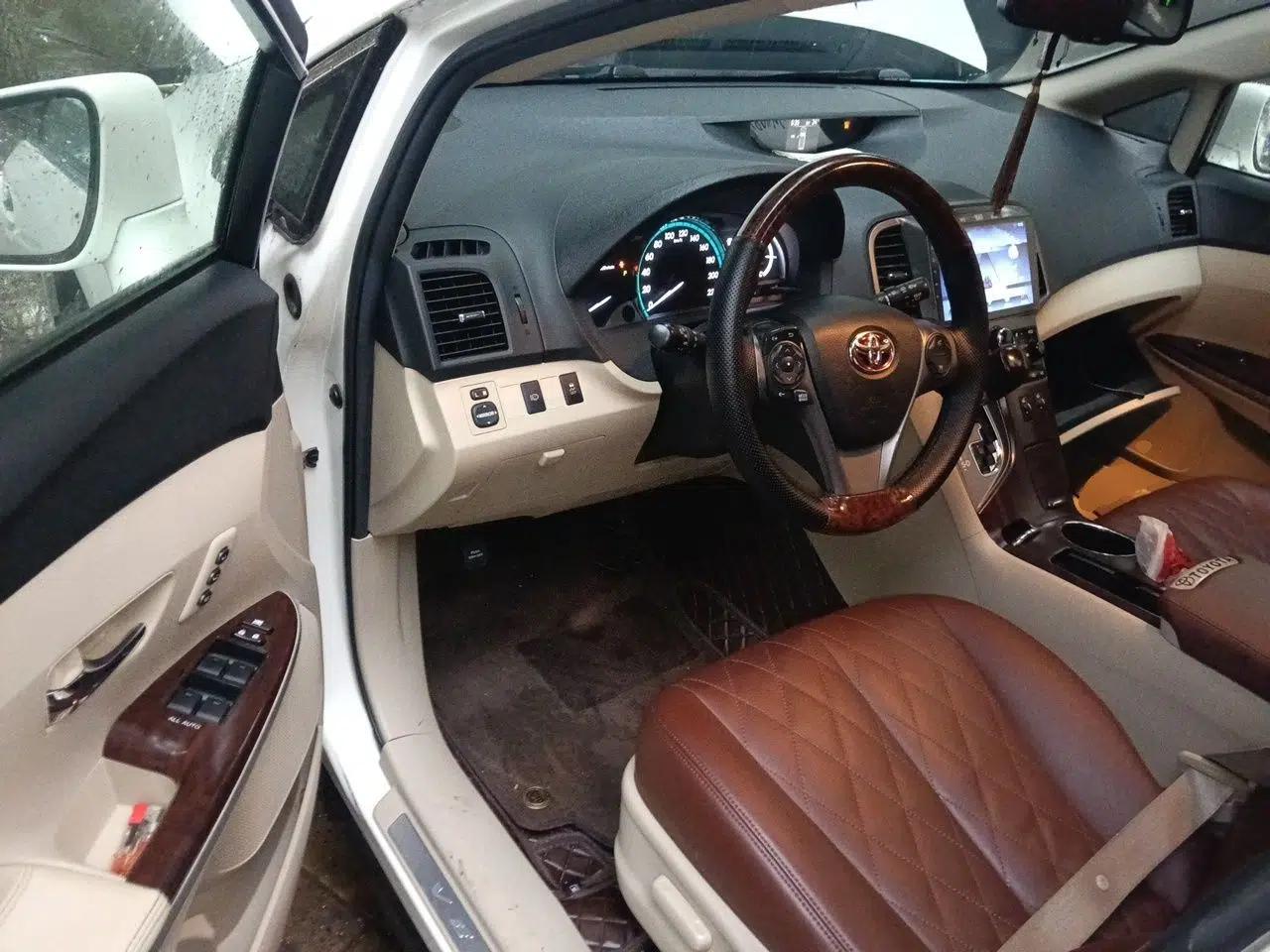 Toyota Venza 2013 2.7L 4x4 Luxury Edition — миниатюра 16