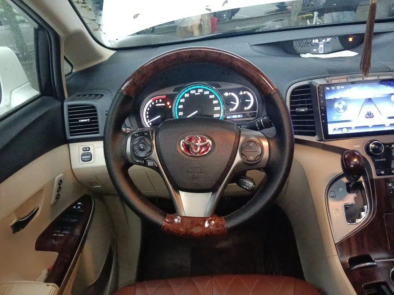 Toyota Venza 2013 2.7L 4x4 Luxury Edition — миниатюра 10