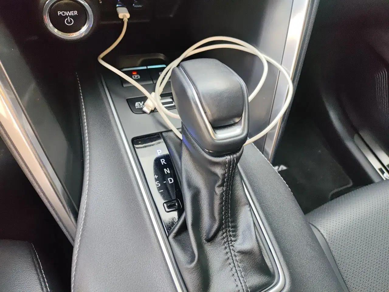 Toyota Venza 2023 2.5L Smart Electric Hybrid Dual-Drive Luxury Edition — миниатюра 14