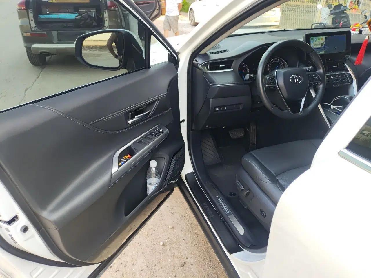 Toyota Venza 2023 2.5L Smart Electric Hybrid Dual-Drive Luxury Edition — миниатюра 16
