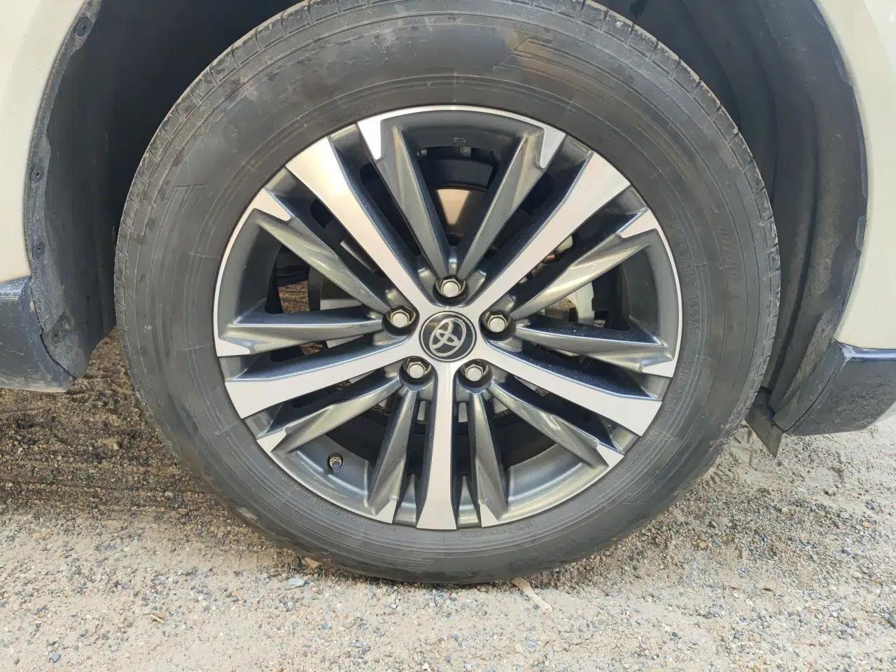 Toyota Venza 2023 2.5L Smart Electric Hybrid Dual-Drive Luxury Edition — миниатюра 8