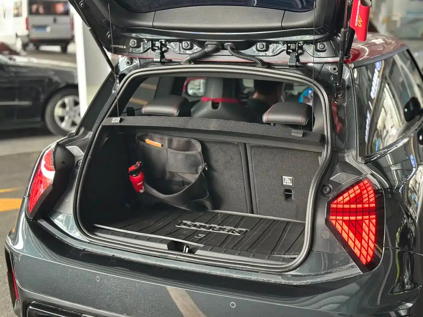 2025 JOHN COOPER WORKS Electric MINI JCW — миниатюра 11