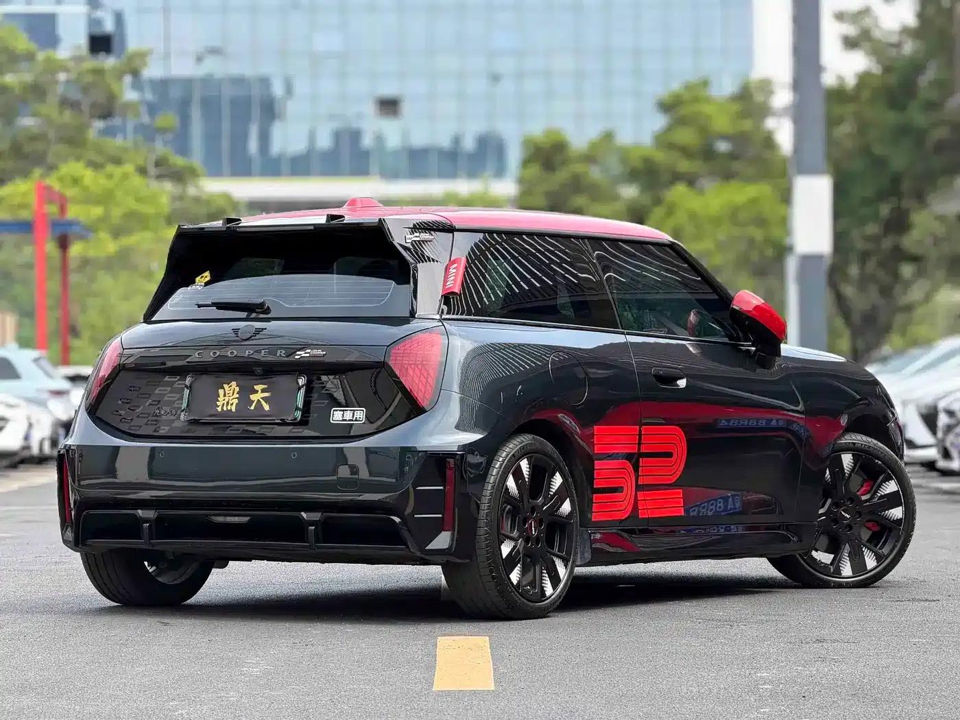 2025 JOHN COOPER WORKS Electric MINI JCW — миниатюра 3