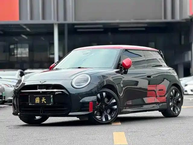 2025 JOHN COOPER WORKS Electric MINI JCW