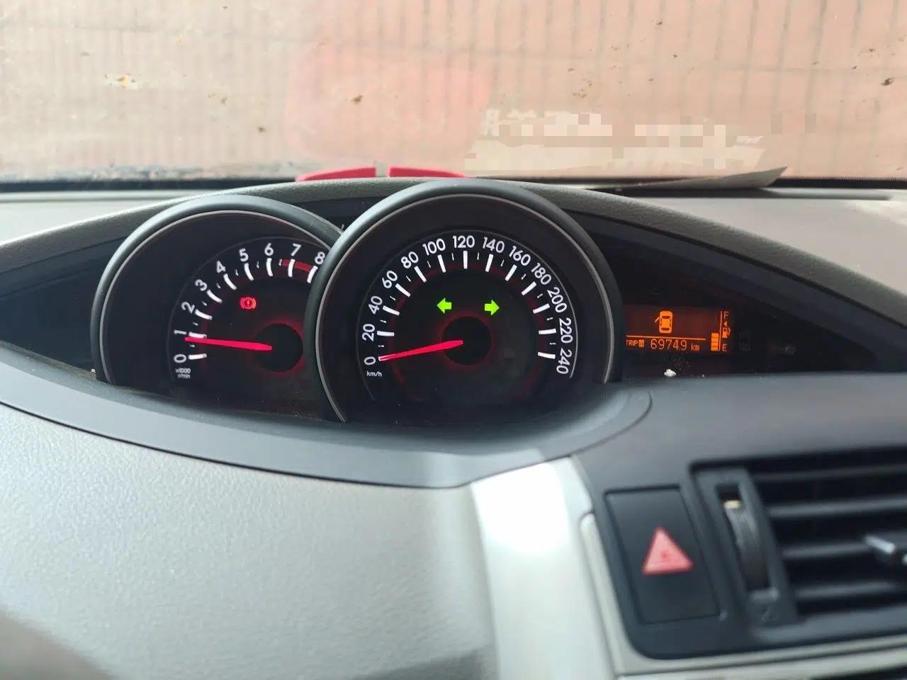 Toyota Verso 2012 180E CVT Elite Multi-Function Version — миниатюра 11