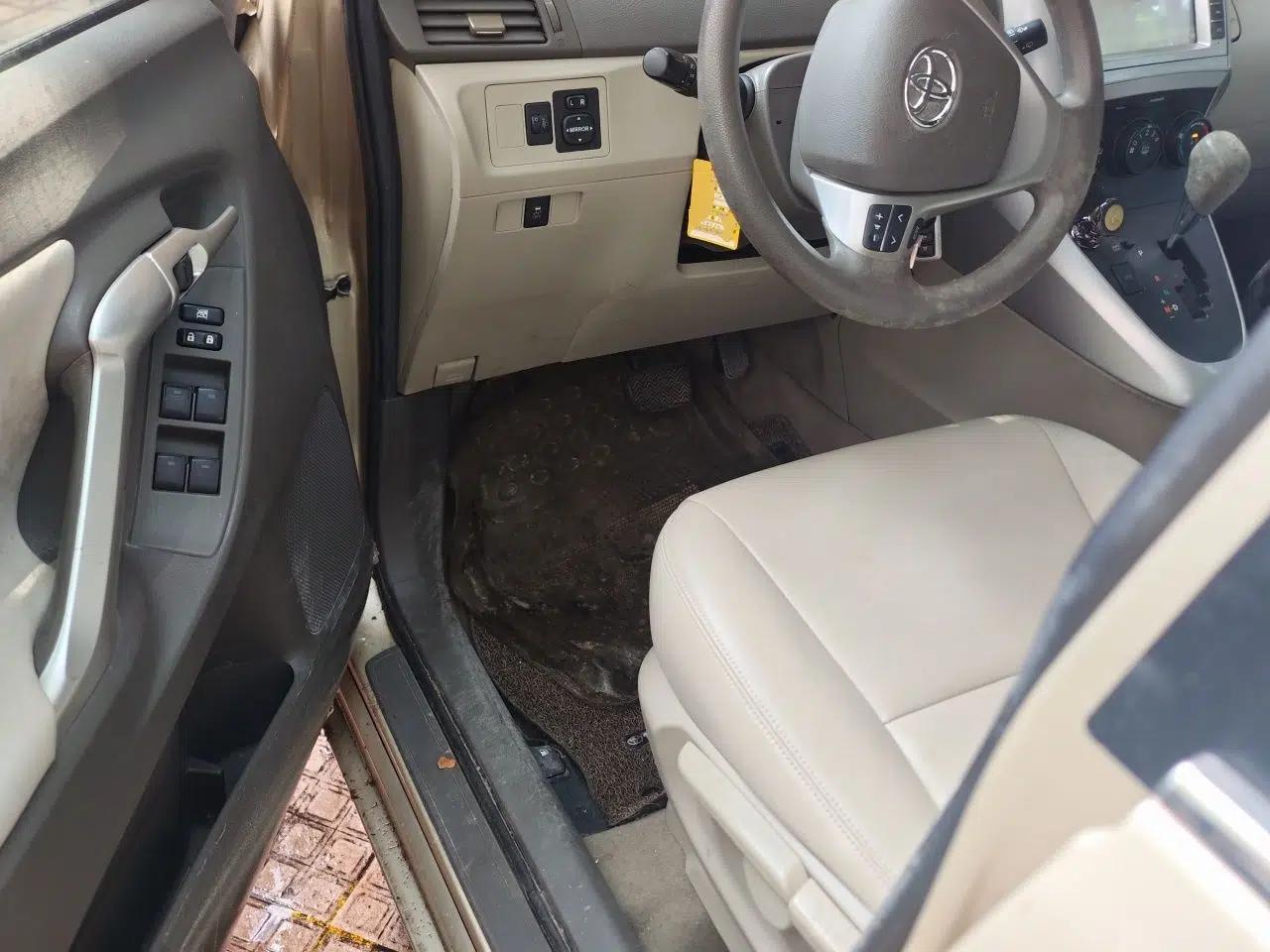 Toyota Verso 2012 180E CVT Elite Multi-Function Version — миниатюра 16