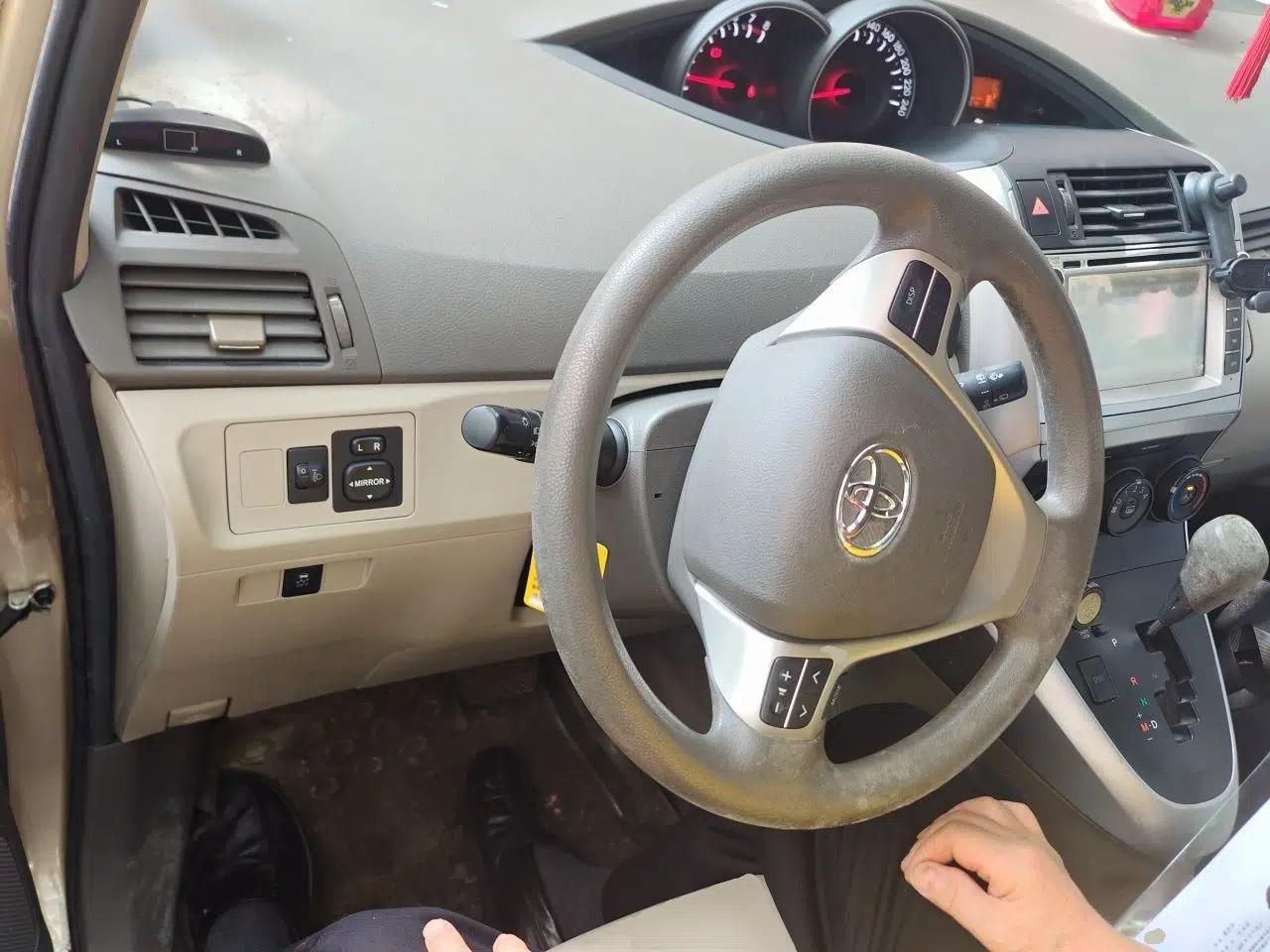 Toyota Verso 2012 180E CVT Elite Multi-Function Version — миниатюра 10