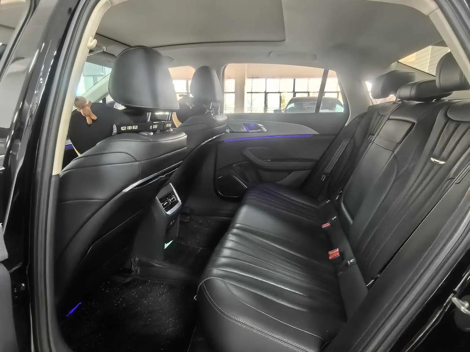 Hongqi H5 2023 2.0T Automatic Intelligent Flagship Edition — миниатюра 6