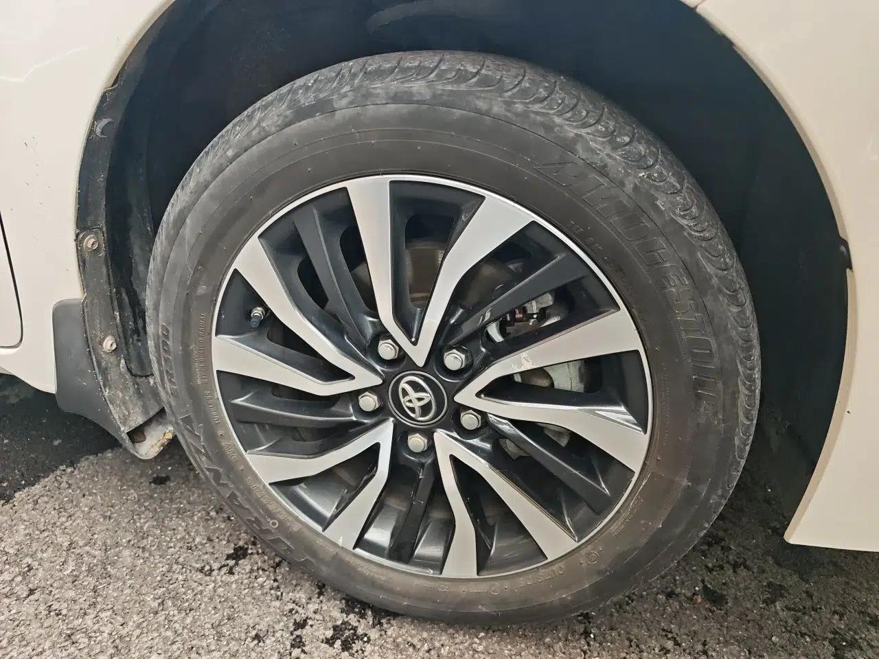 Toyota Corolla Hybrid E+ 2019 1.8L E-CVT Leading Edition — миниатюра 8