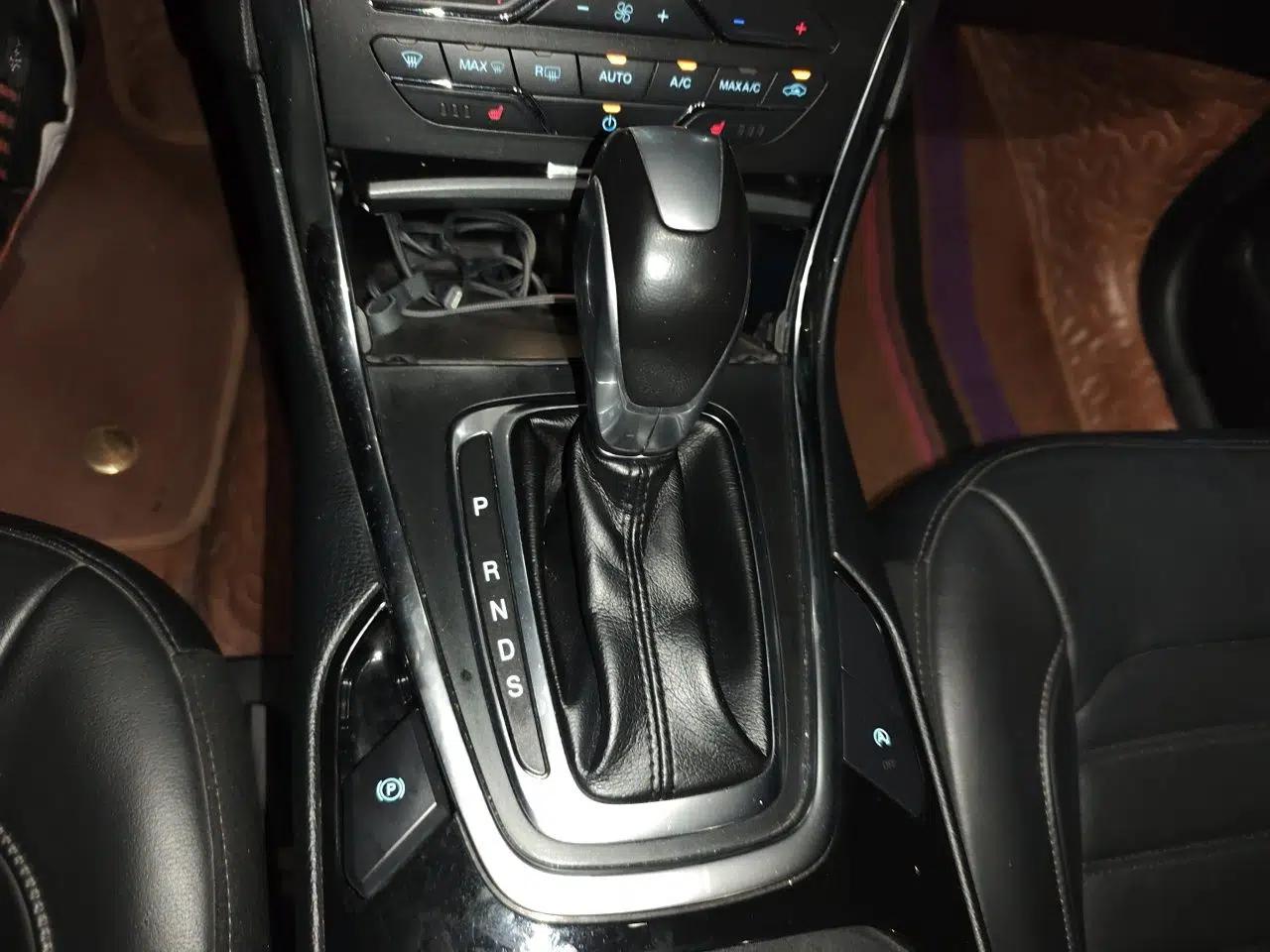 Ford Edge 2018 EcoBoost 245 Four-Wheel Drive Titanium 7-Seater — миниатюра 14