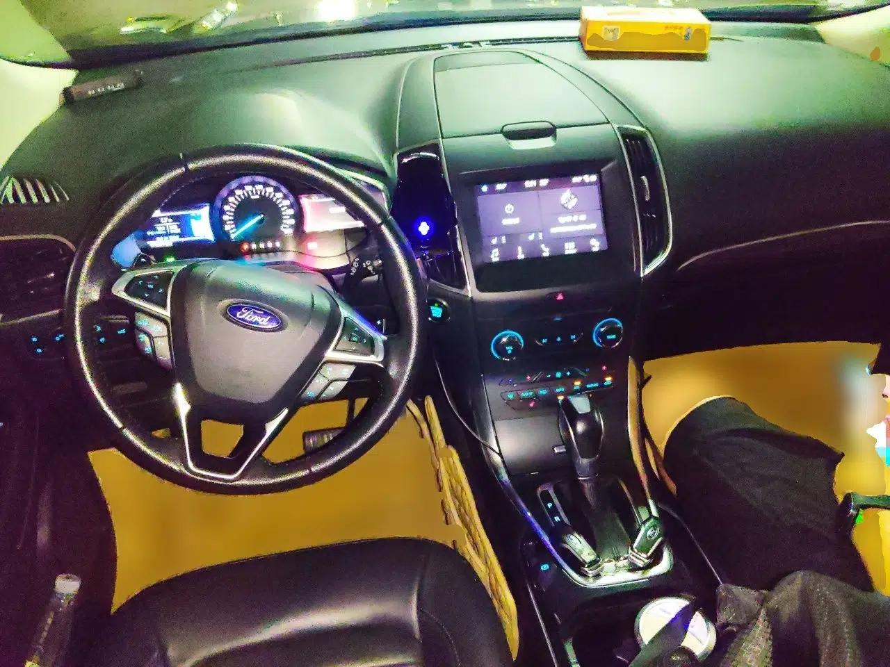 Ford Edge 2016 EcoBoost 245 Two-Wheel-Drive Titanium 7-Seater — миниатюра 9