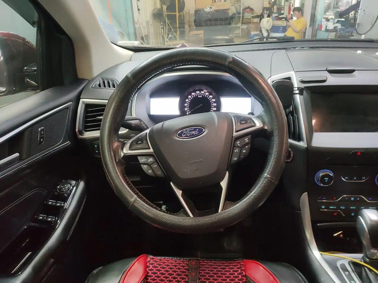 Ford Edge 2016 EcoBoost 245 Two-Wheel-Drive Titanium 7-Seater — миниатюра 10