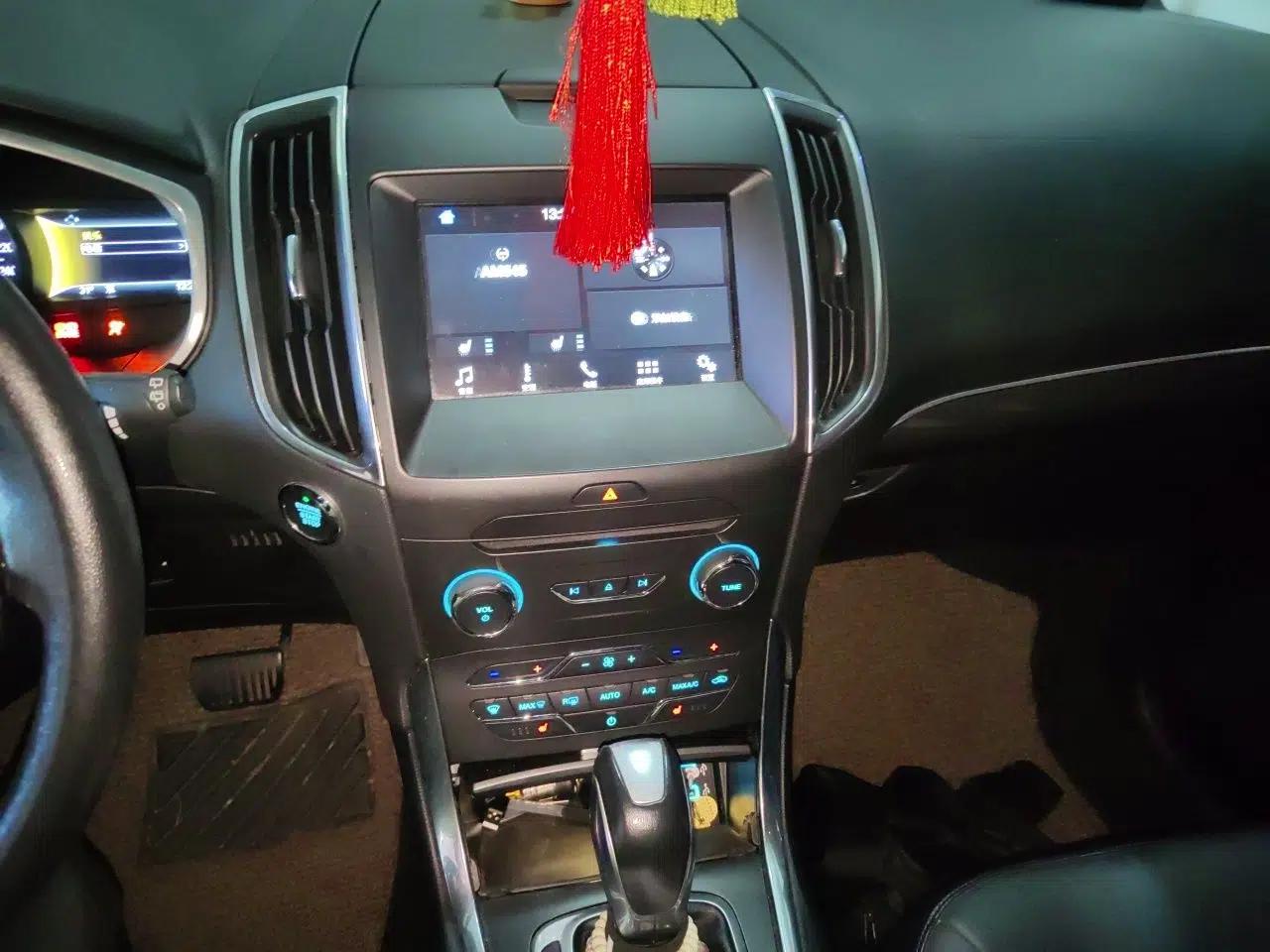 Ford Edge 2016 EcoBoost 245 Two-Wheel-Drive Titanium 7-Seater — миниатюра 13