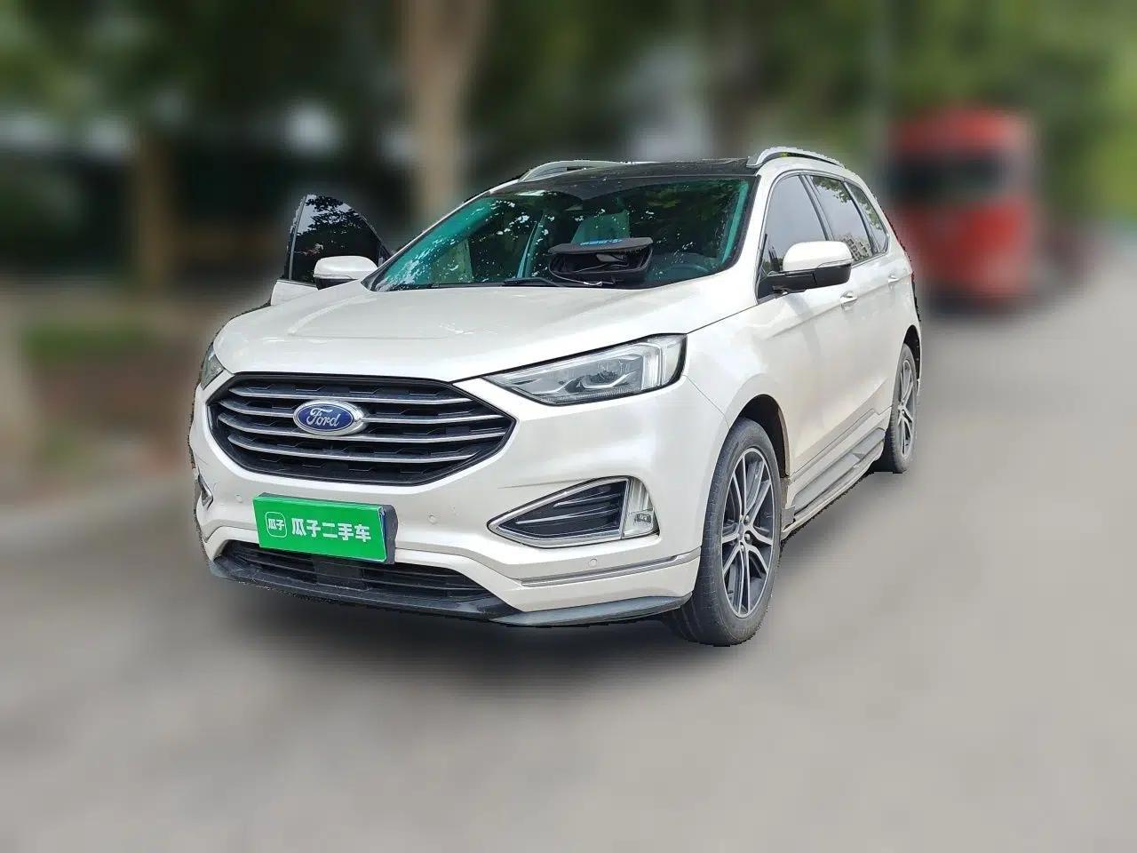 Ford Edge 2020 EcoBoost 245 Two-Wheel Drive Titanium 7-Seater — миниатюра 1