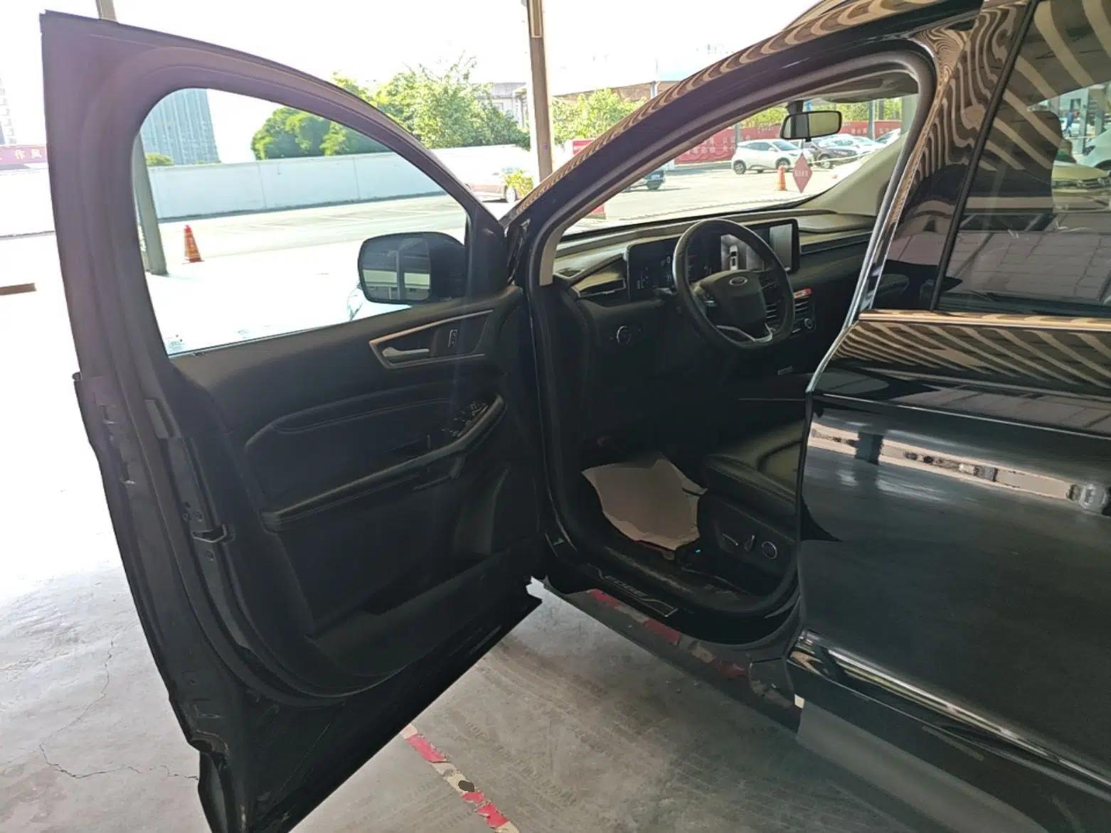 Ford Edge 2021 PLUS EcoBoost 245 Two-Wheel-Drive Platinum Edition 5 Seats — миниатюра 18