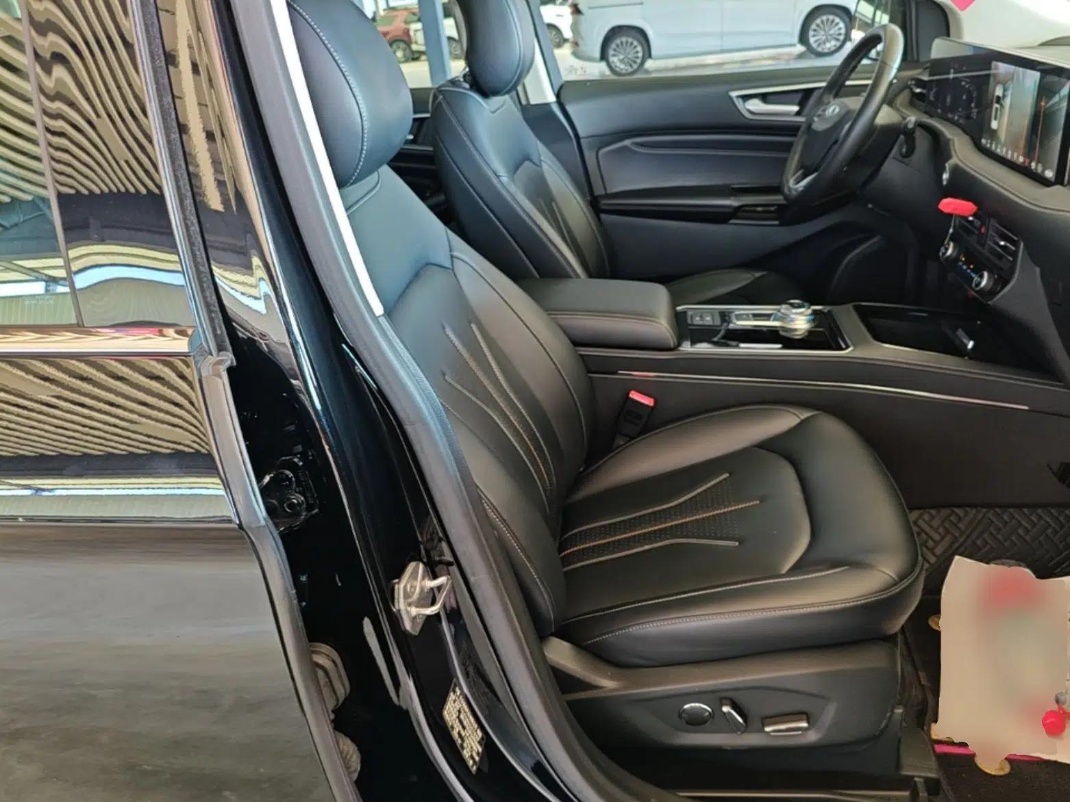 Ford Edge 2021 PLUS EcoBoost 245 Two-Wheel-Drive Platinum Edition 5 Seats — миниатюра 19