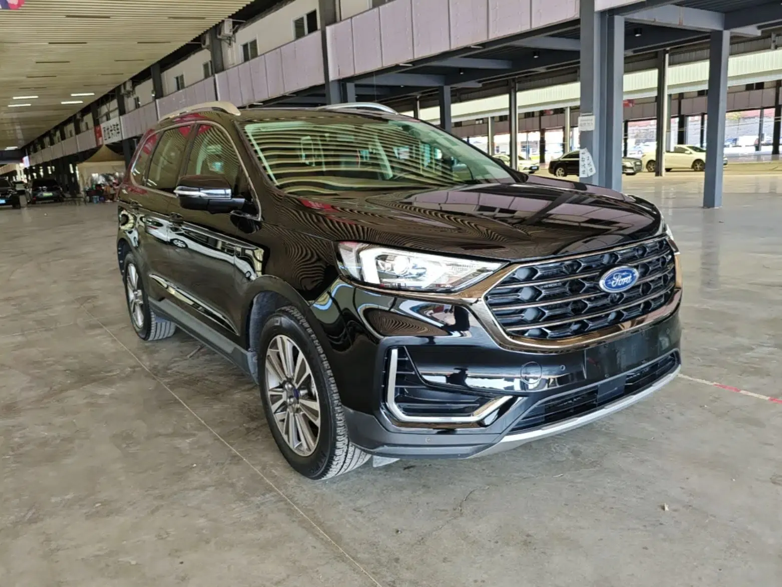 Ford Edge 2021 PLUS EcoBoost 245 Two-Wheel-Drive Platinum Edition 5 Seats — миниатюра 3