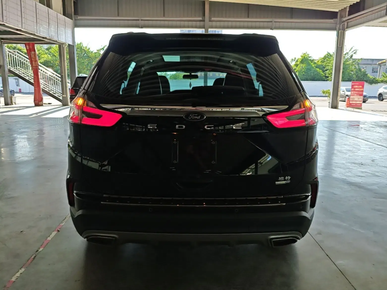Ford Edge 2021 PLUS EcoBoost 245 Two-Wheel-Drive Platinum Edition 5 Seats — миниатюра 5