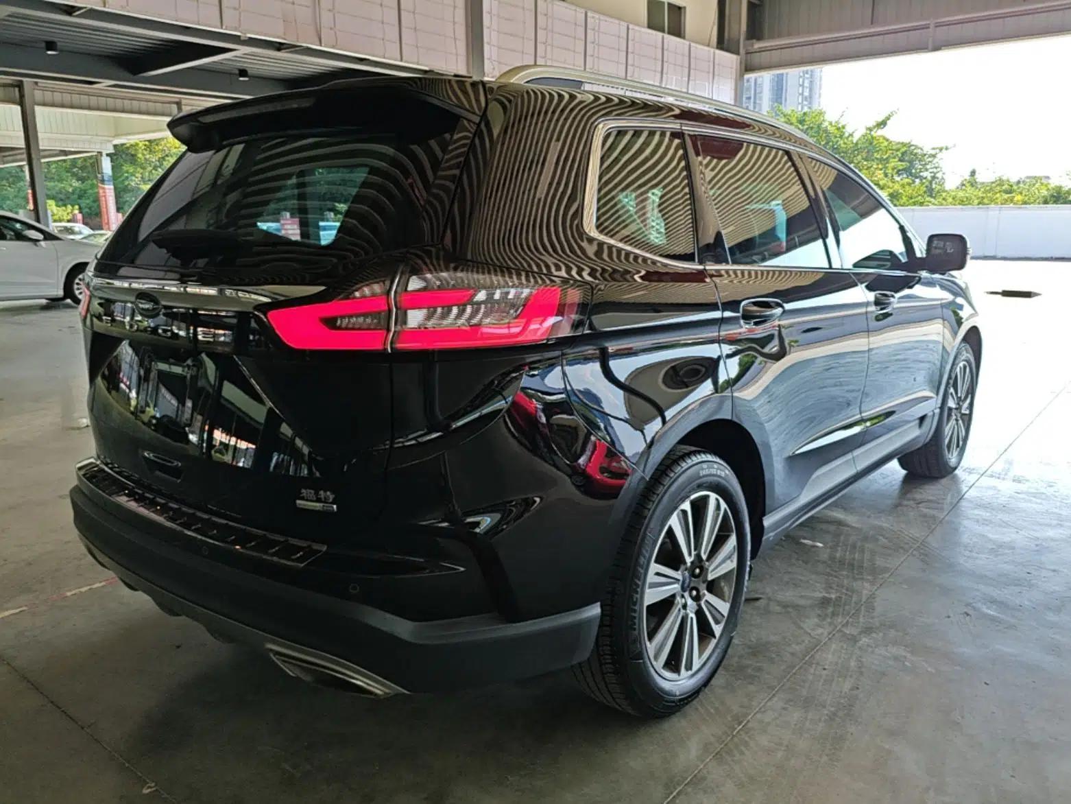 Ford Edge 2021 PLUS EcoBoost 245 Two-Wheel-Drive Platinum Edition 5 Seats — миниатюра 6