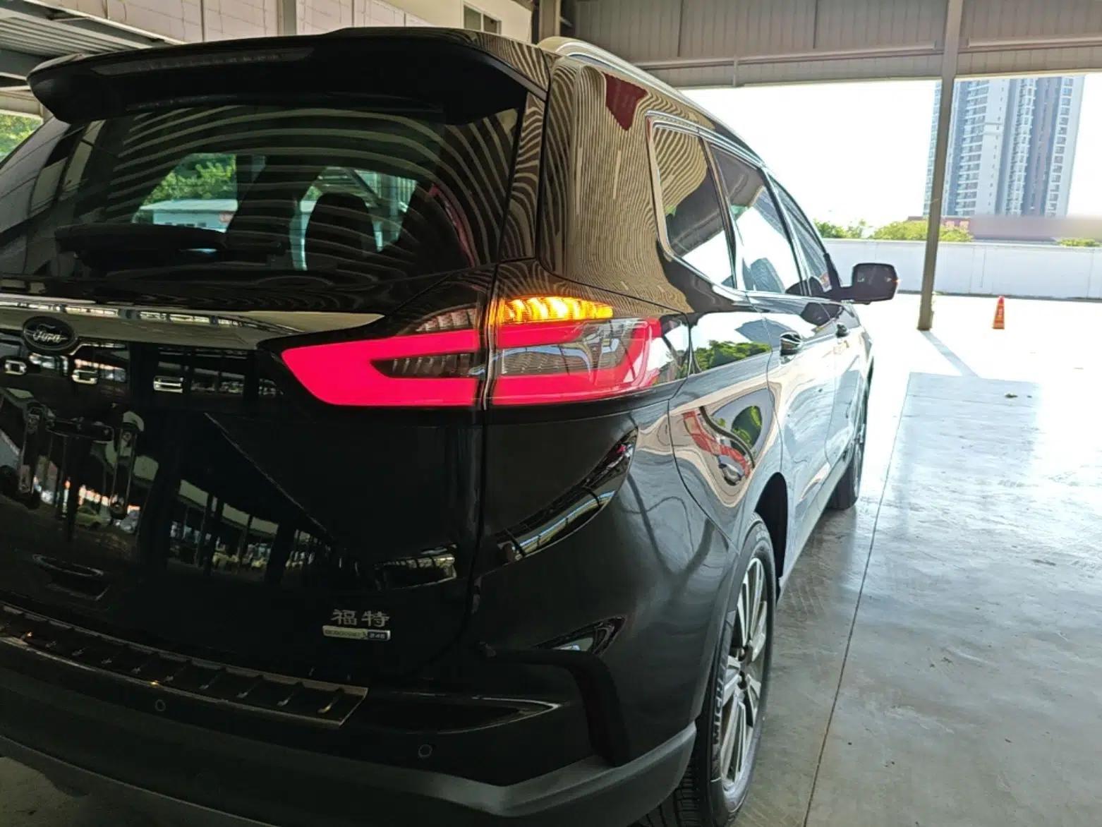 Ford Edge 2021 PLUS EcoBoost 245 Two-Wheel-Drive Platinum Edition 5 Seats — миниатюра 9