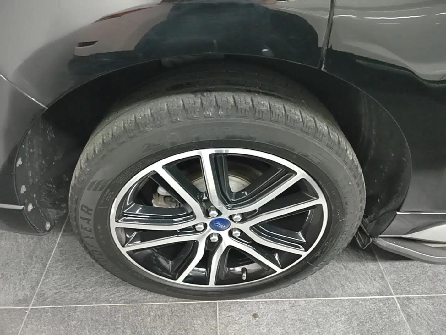 Ford Edge 2020 EcoBoost 245 Two-Wheel Drive Titanium 7-Seater — миниатюра 11